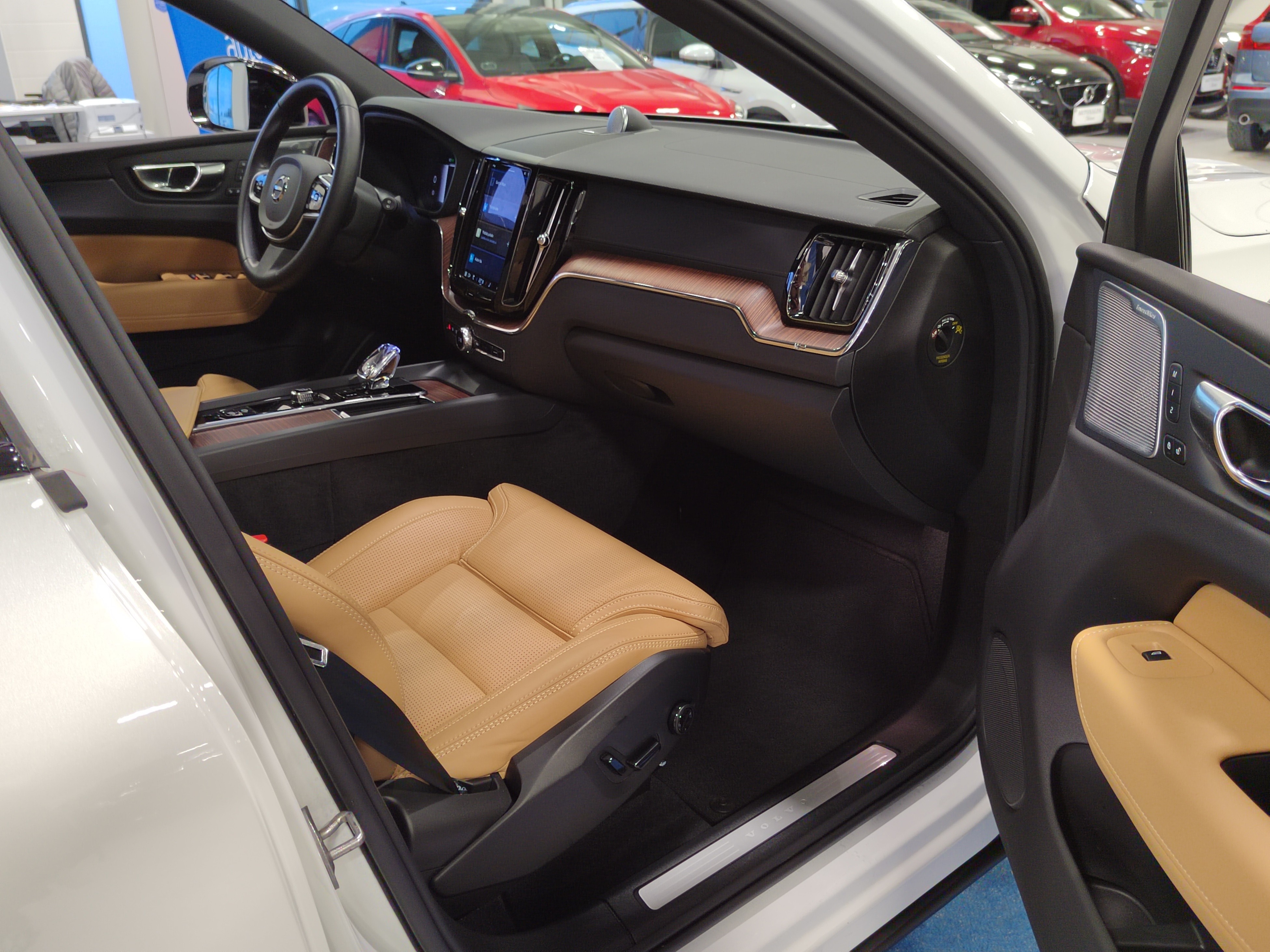 VOLVO XC60 2025
