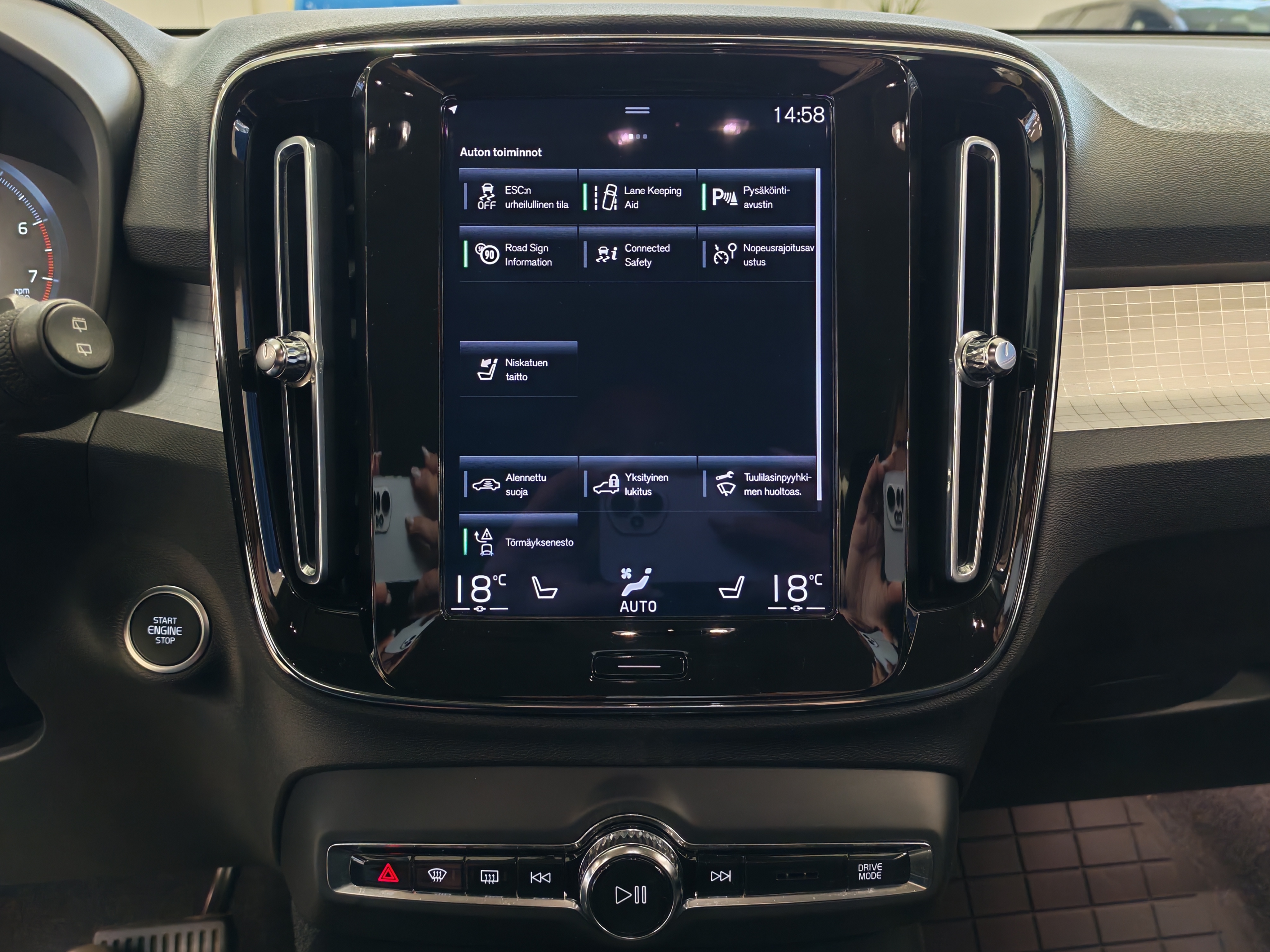 VOLVO XC40 2022