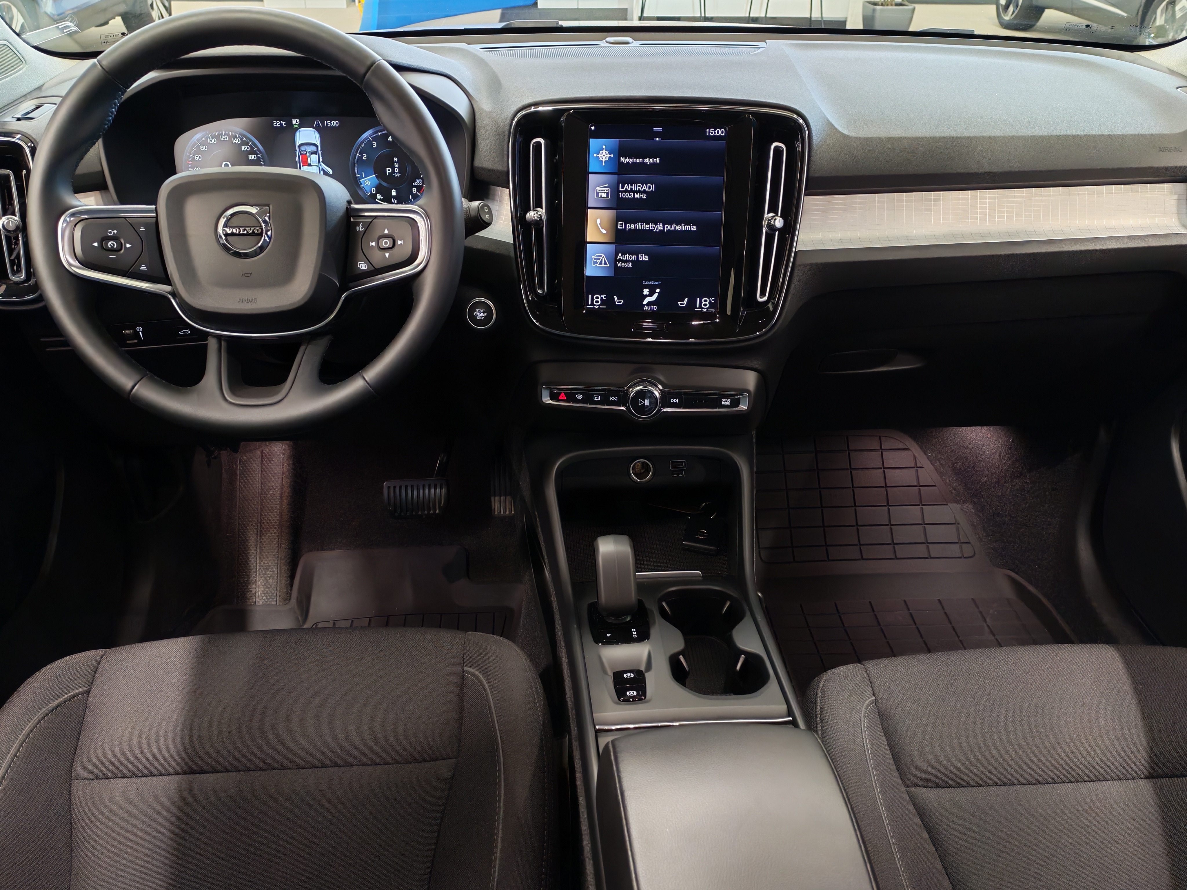 VOLVO XC40 2022
