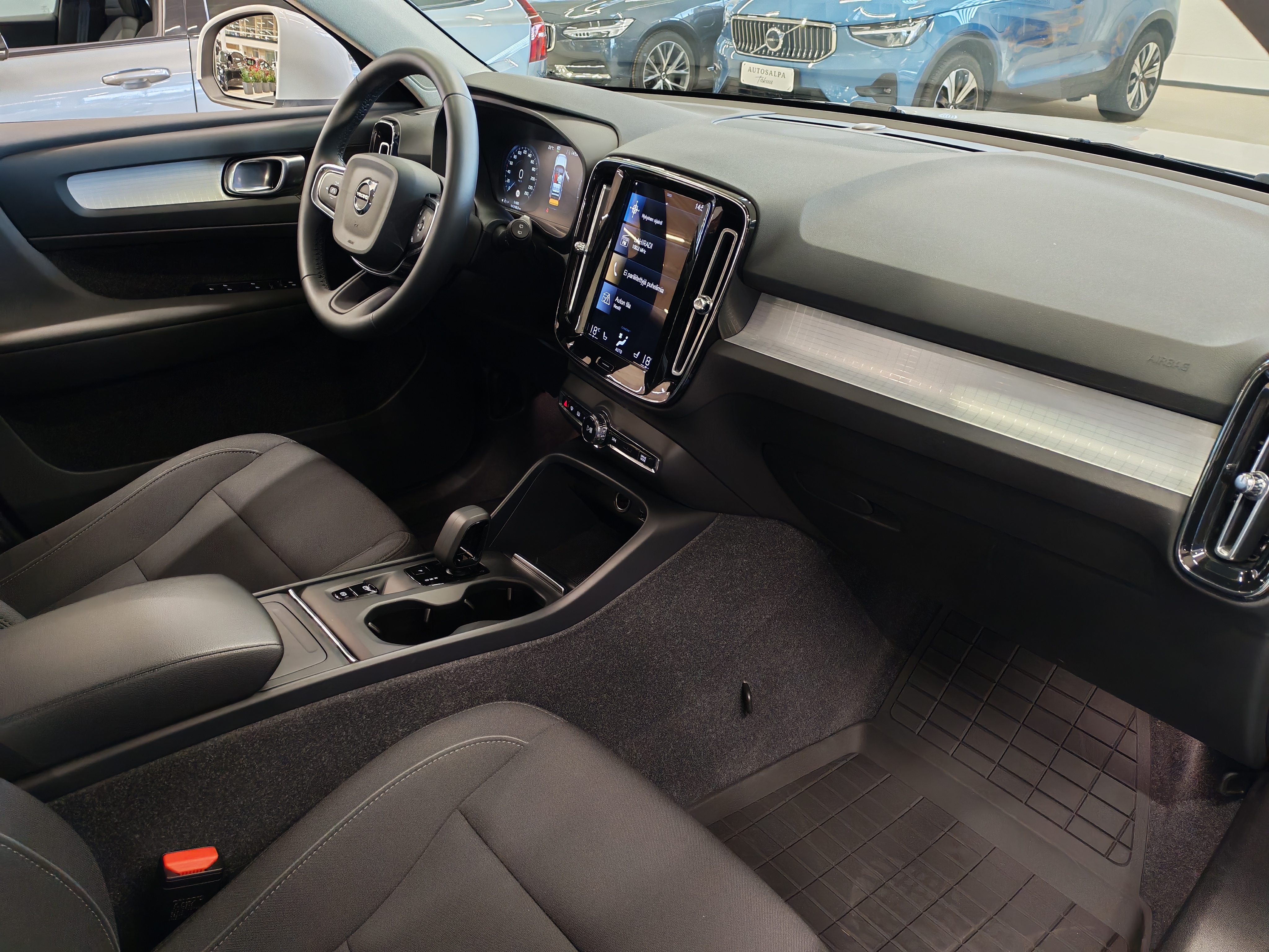 VOLVO XC40 2022