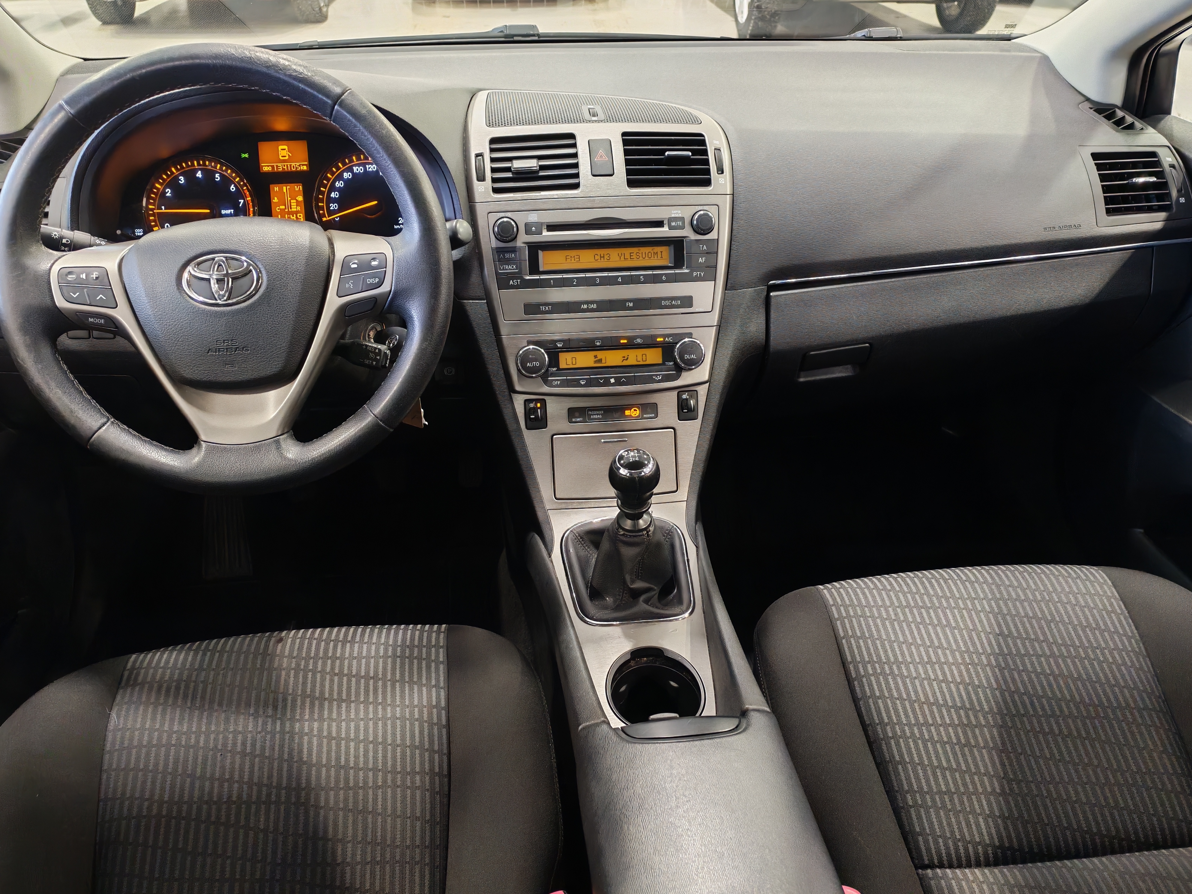 TOYOTA Avensis 2011