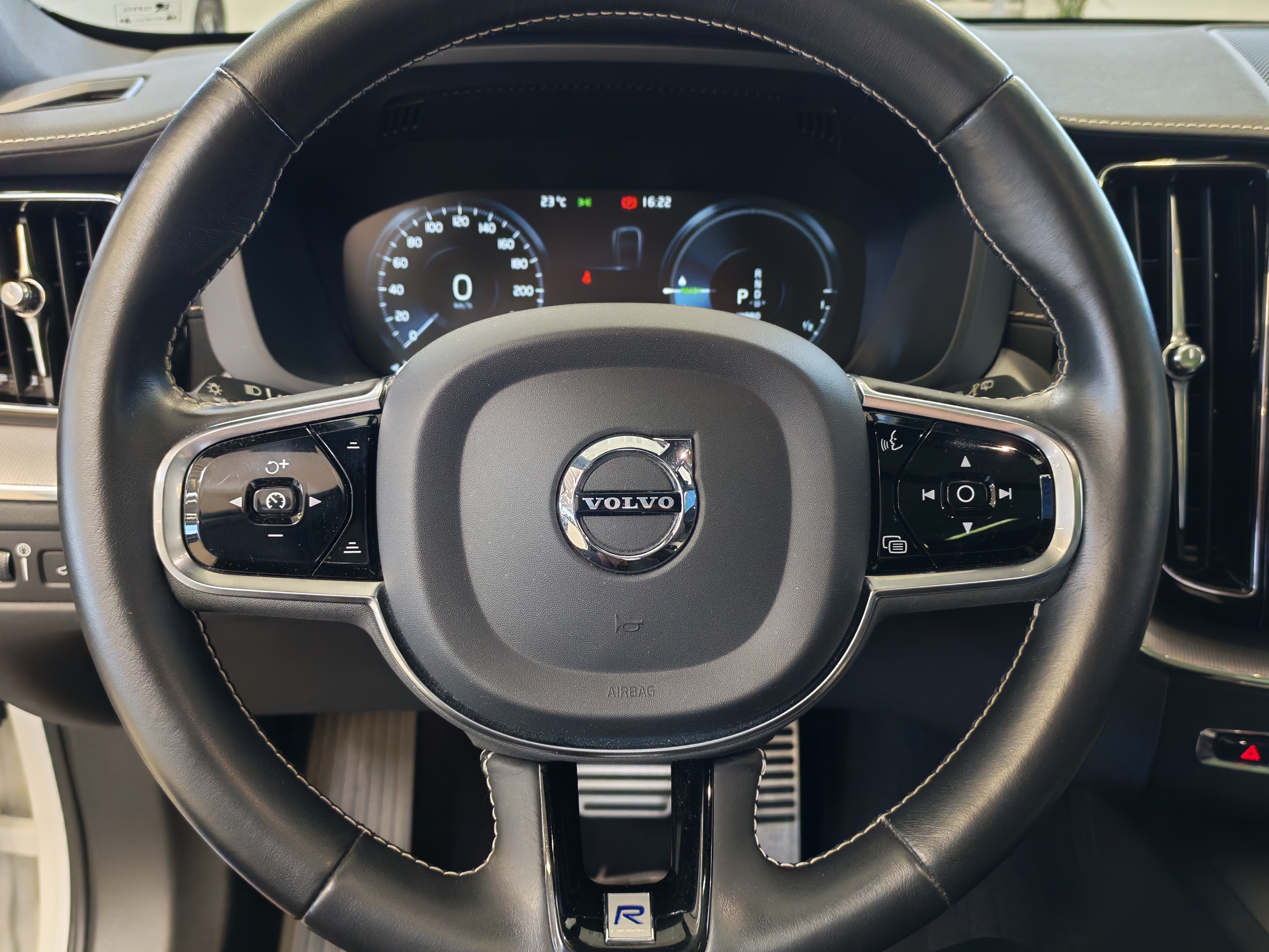 VOLVO XC60 2020