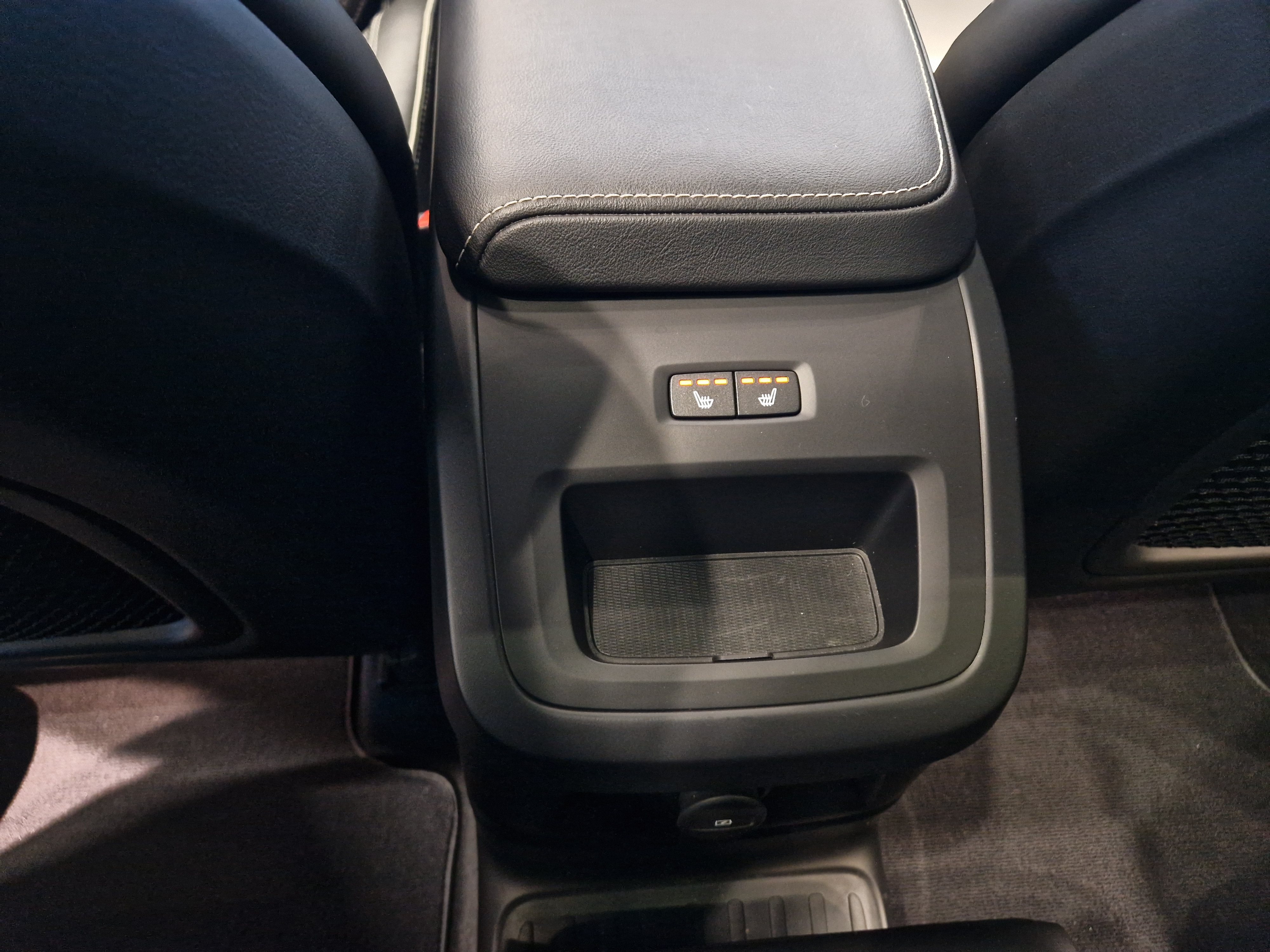 VOLVO XC60 2022
