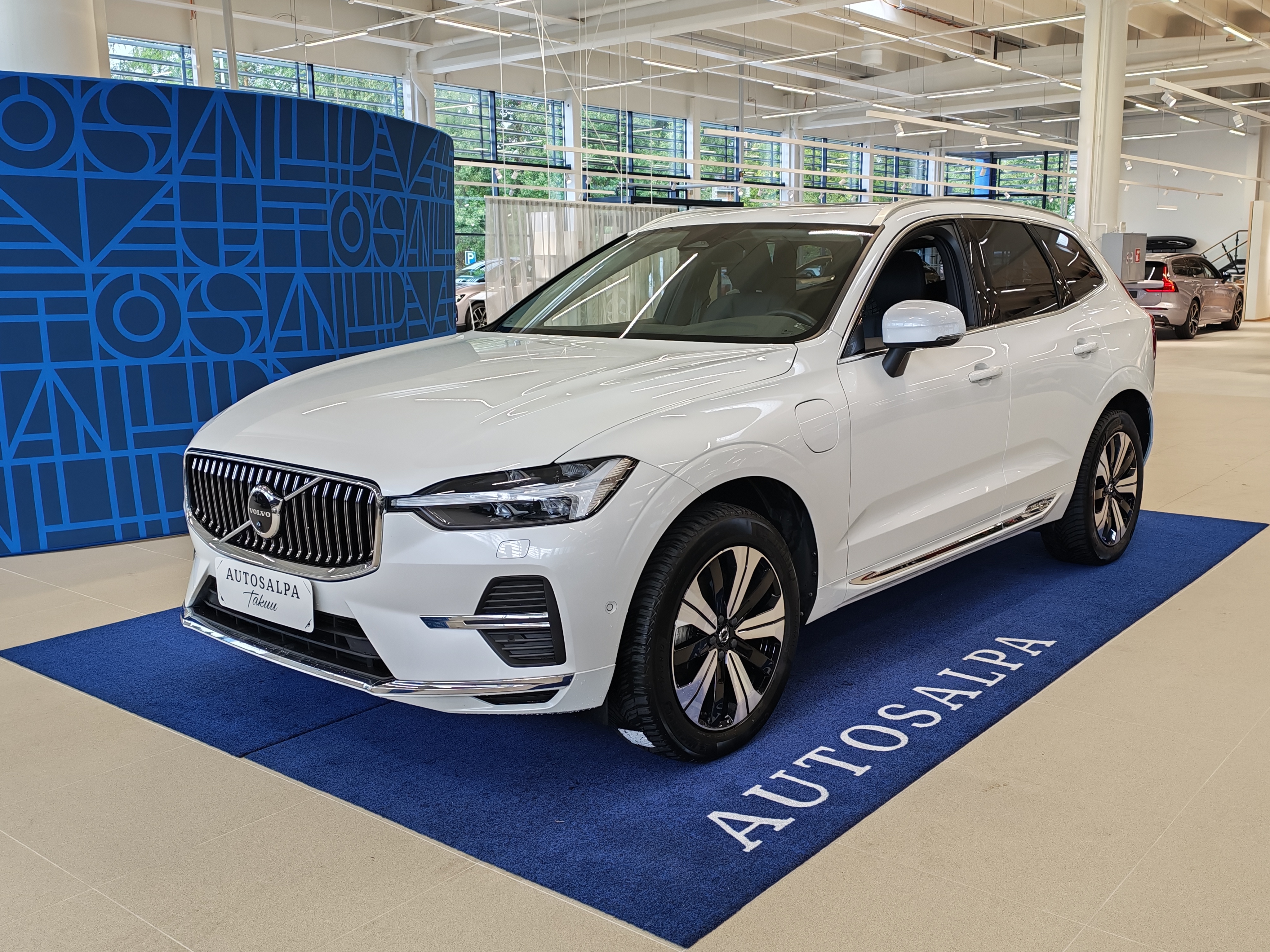VOLVO XC60 2023