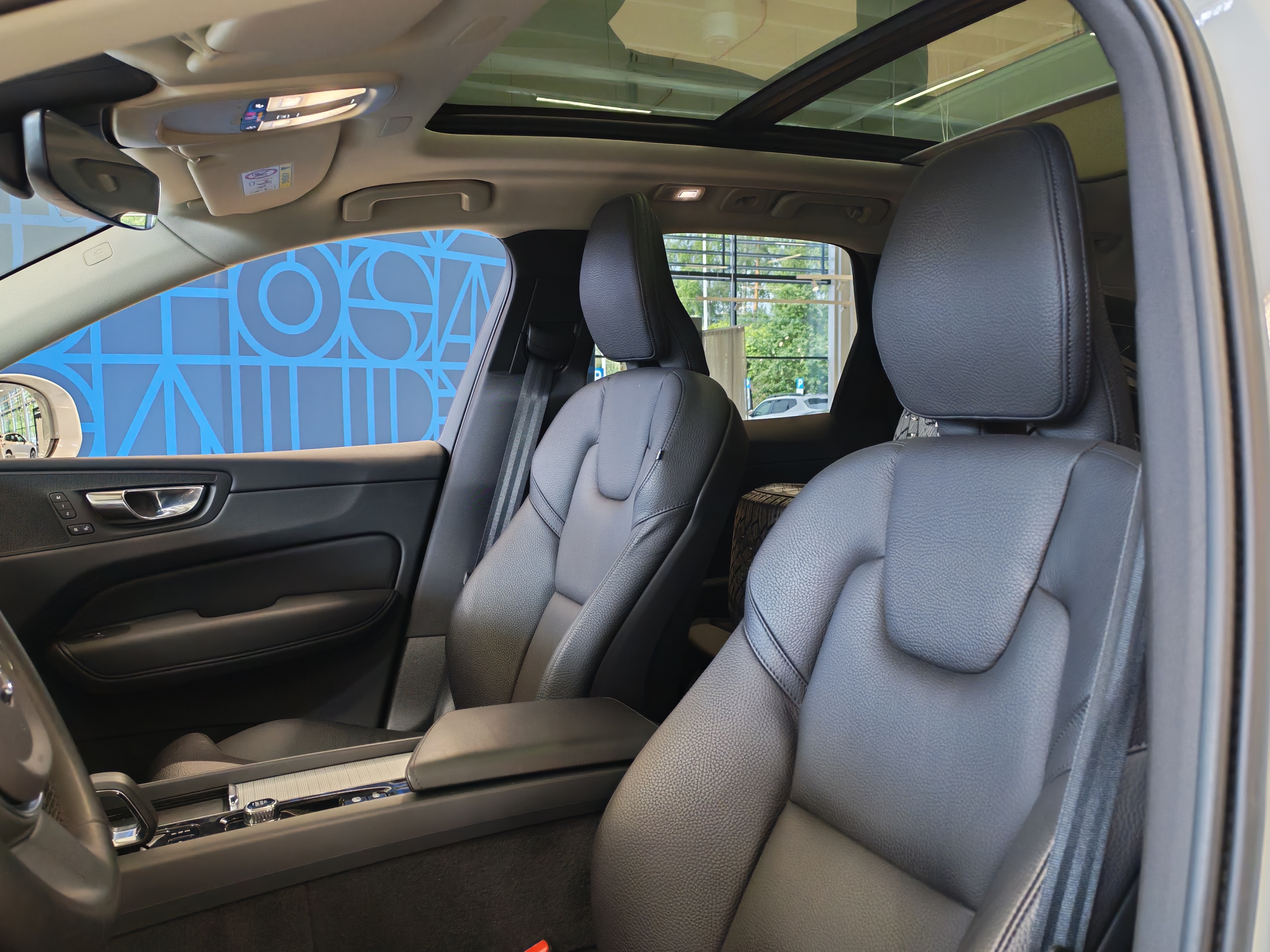VOLVO XC60 2023