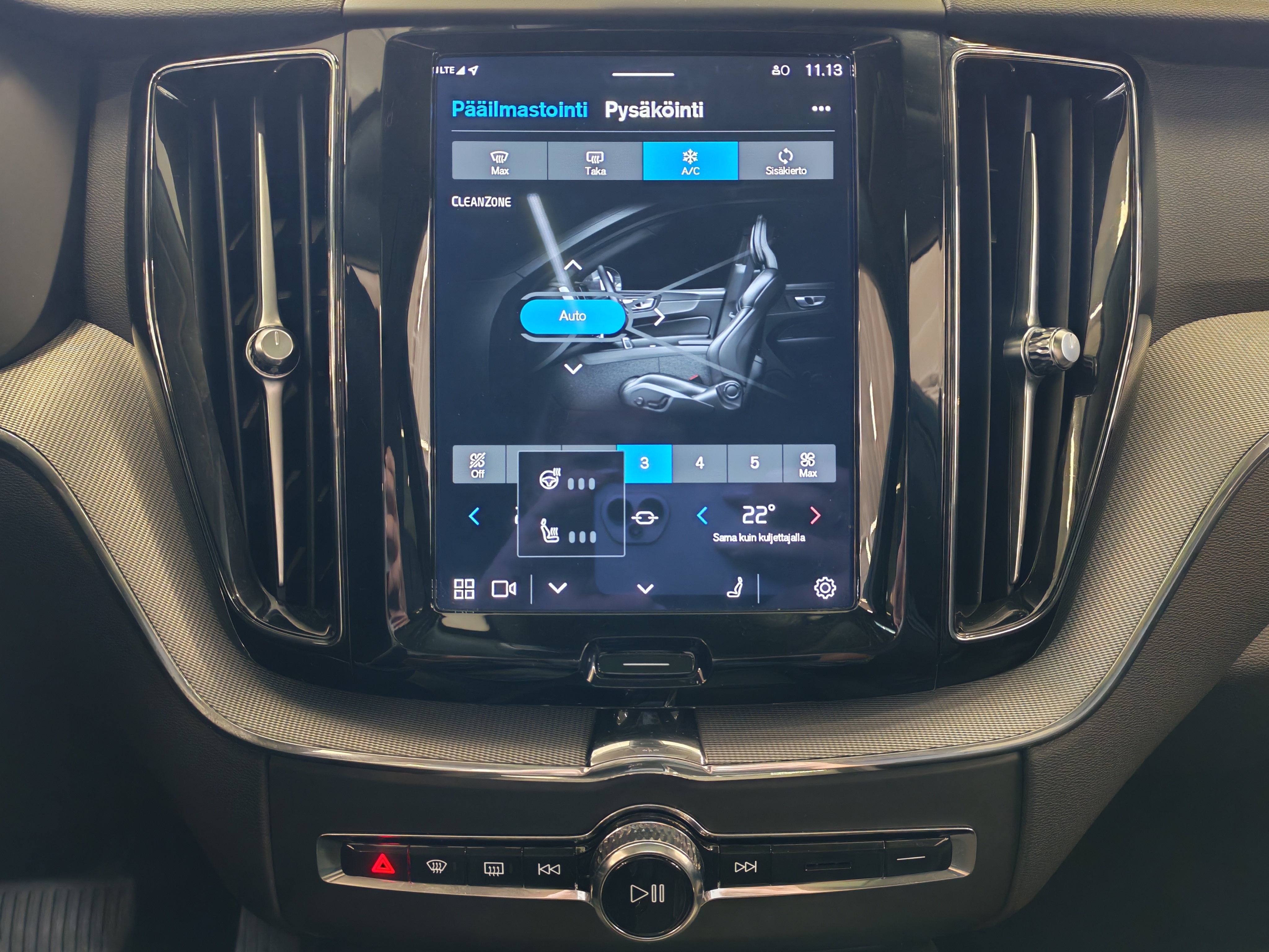 VOLVO XC60 2023