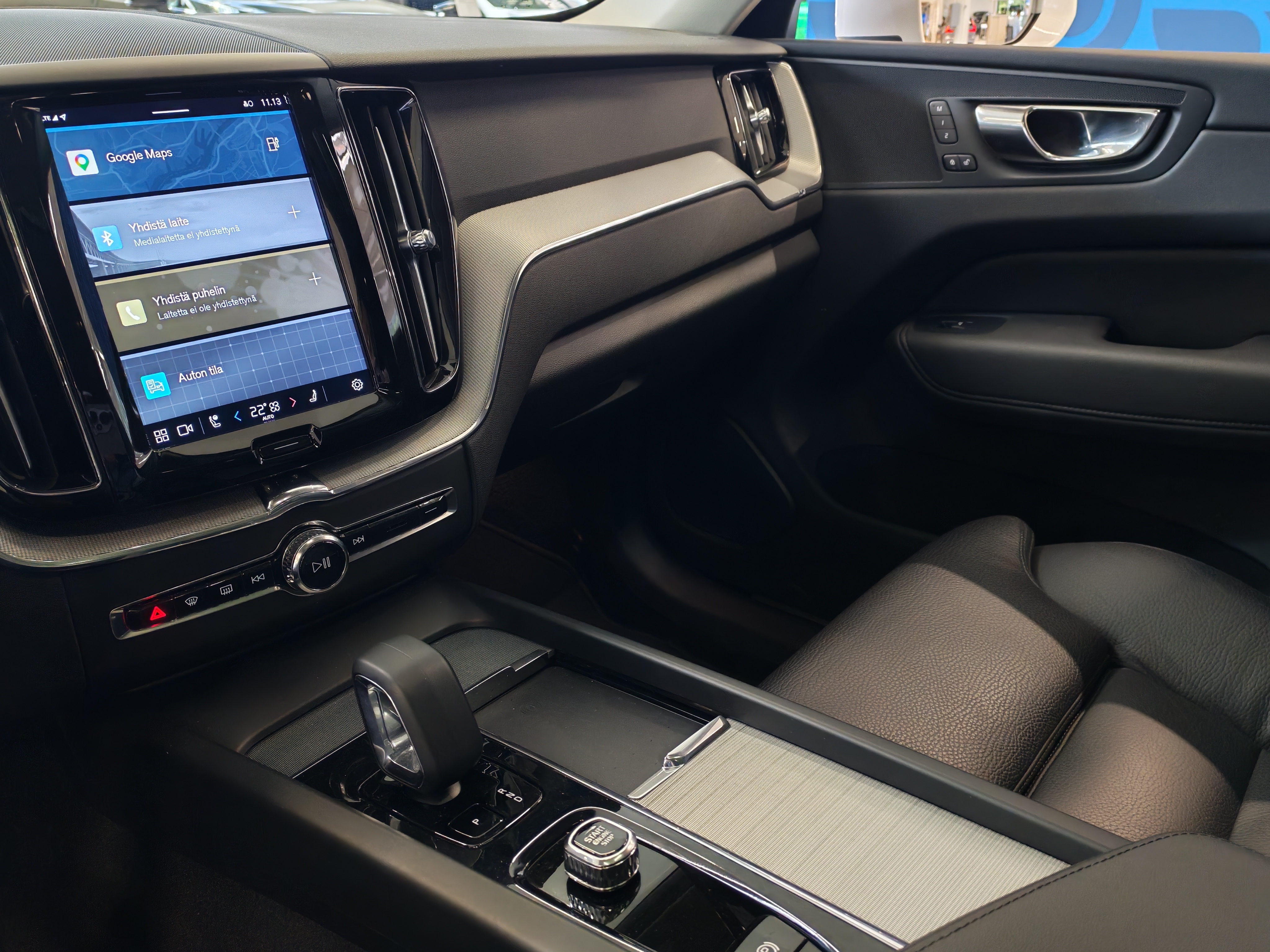 VOLVO XC60 2023