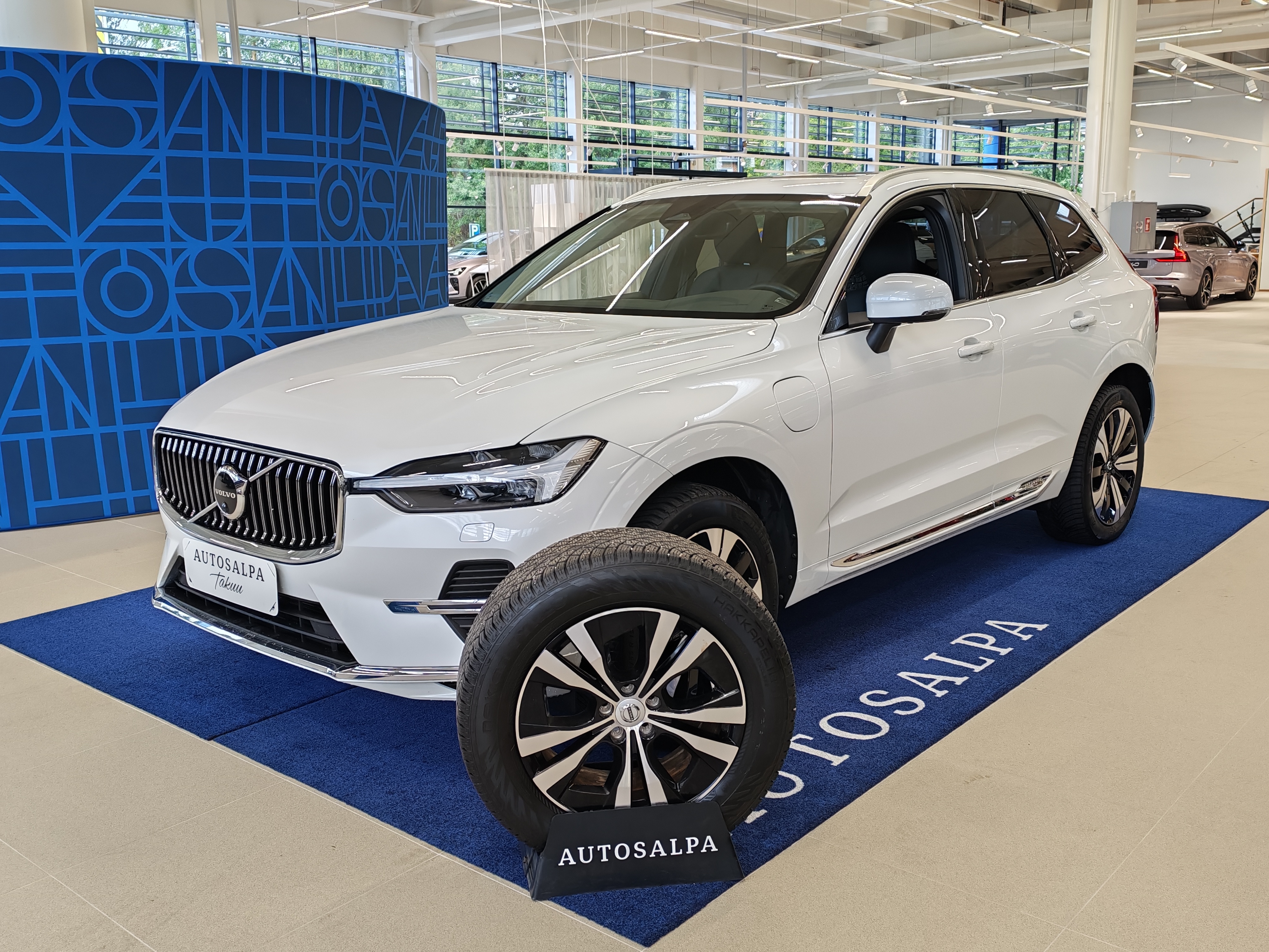 VOLVO XC60 2023