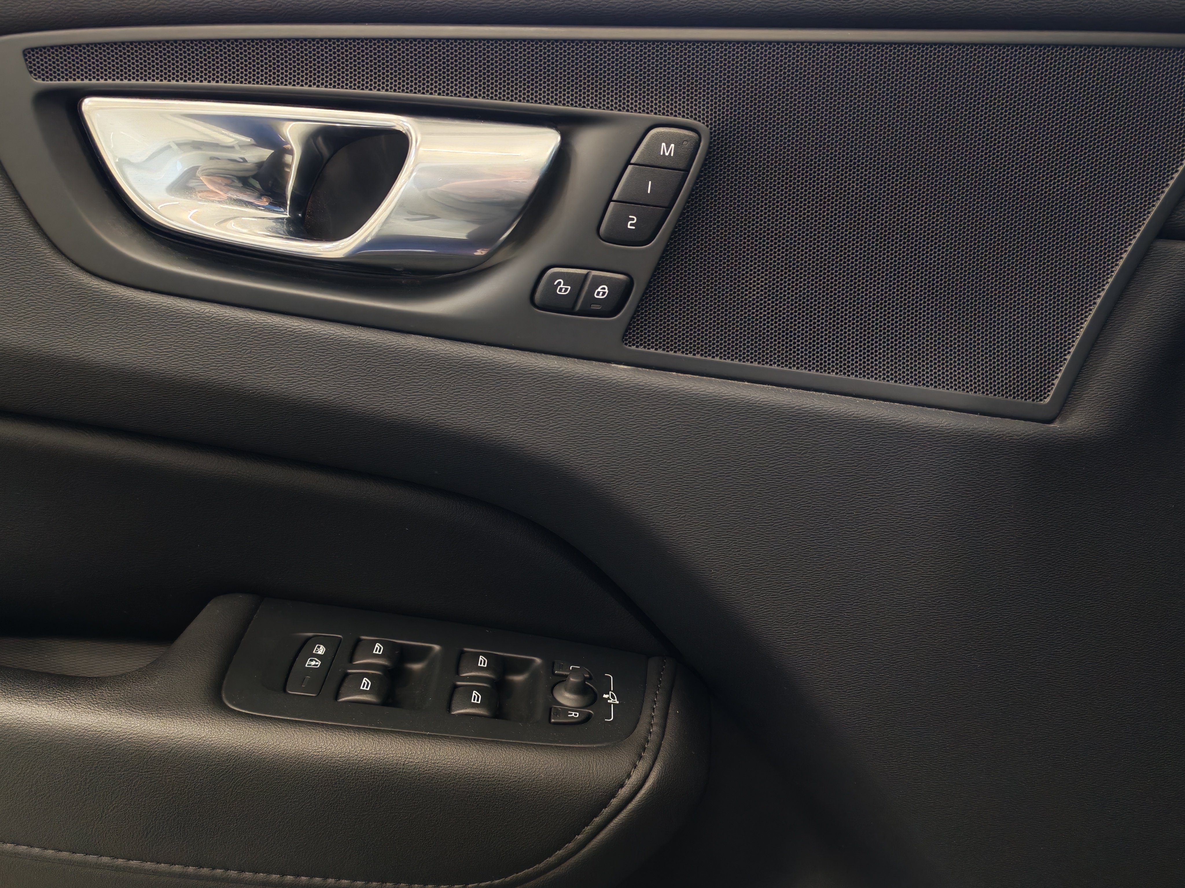 VOLVO XC60 2023