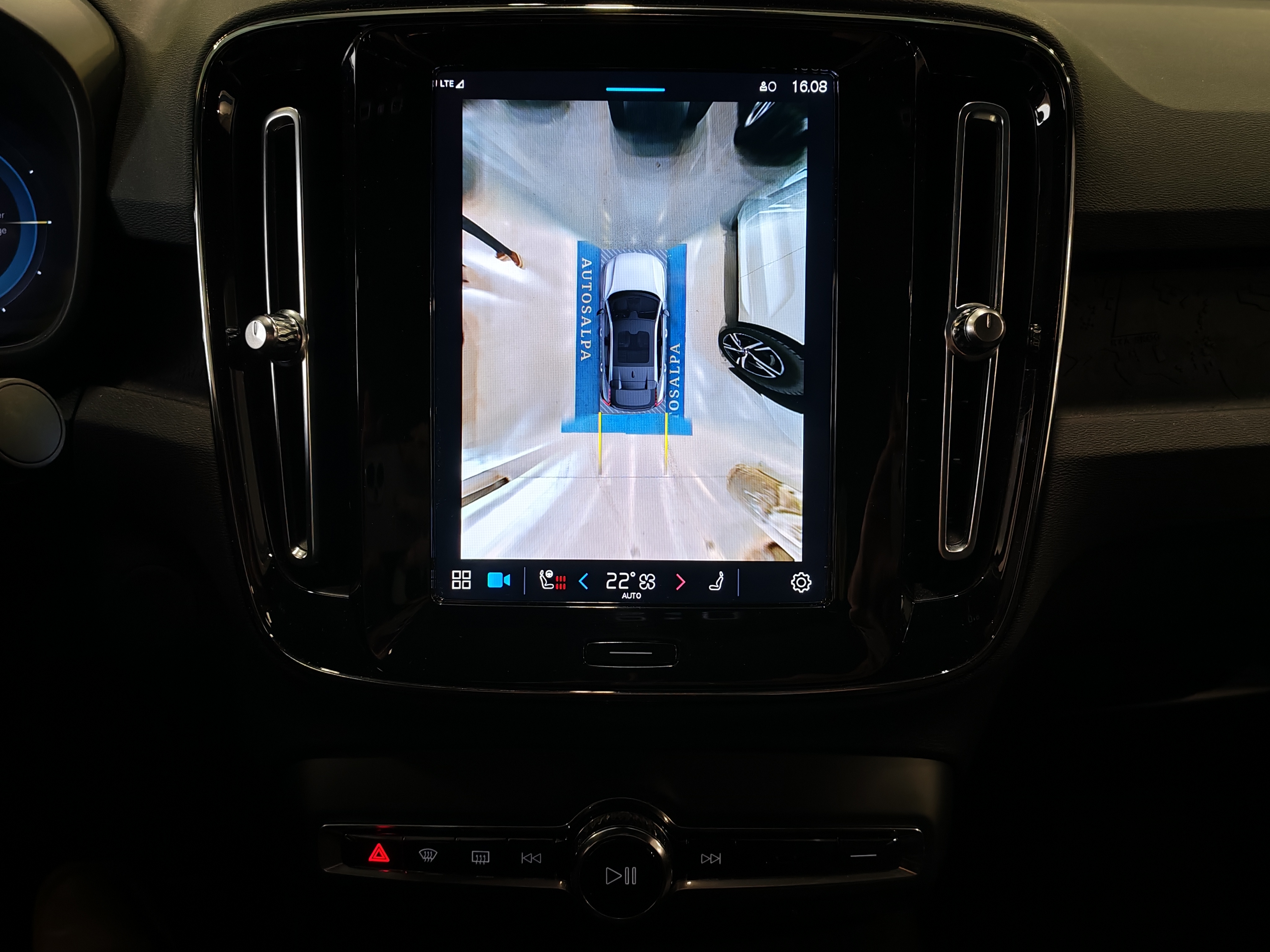 VOLVO C40 2023