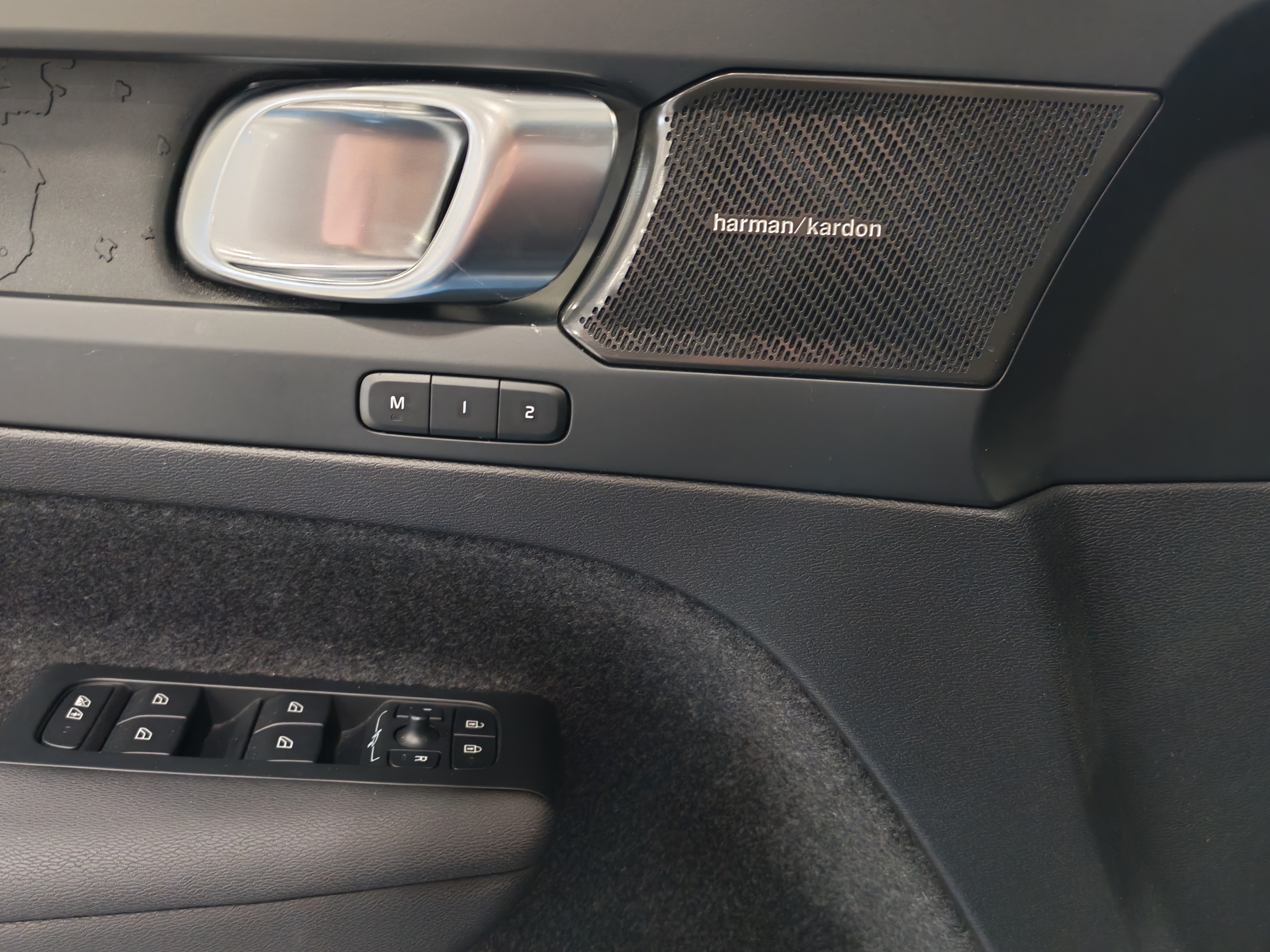 VOLVO C40 2023