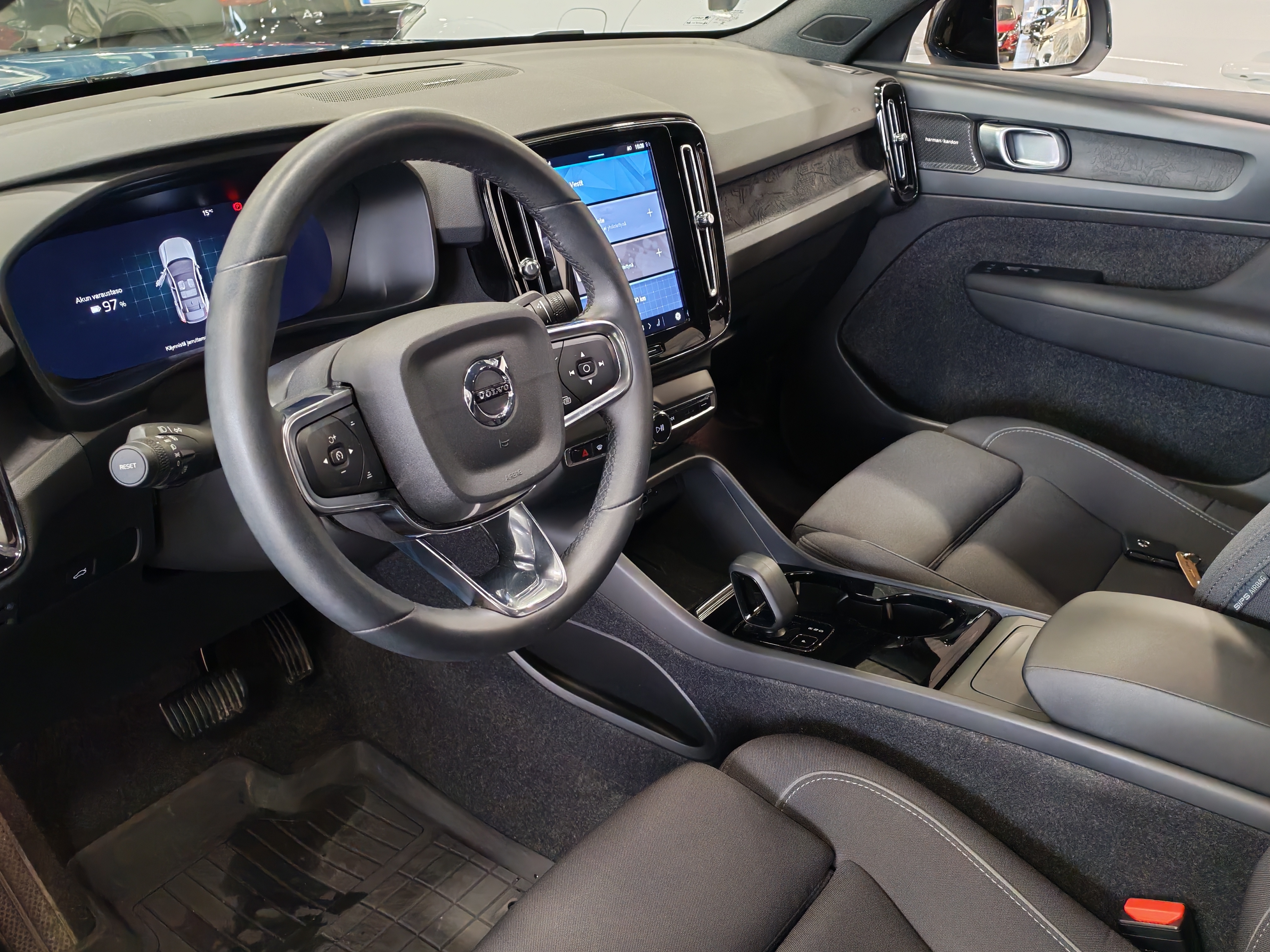 VOLVO C40 2023