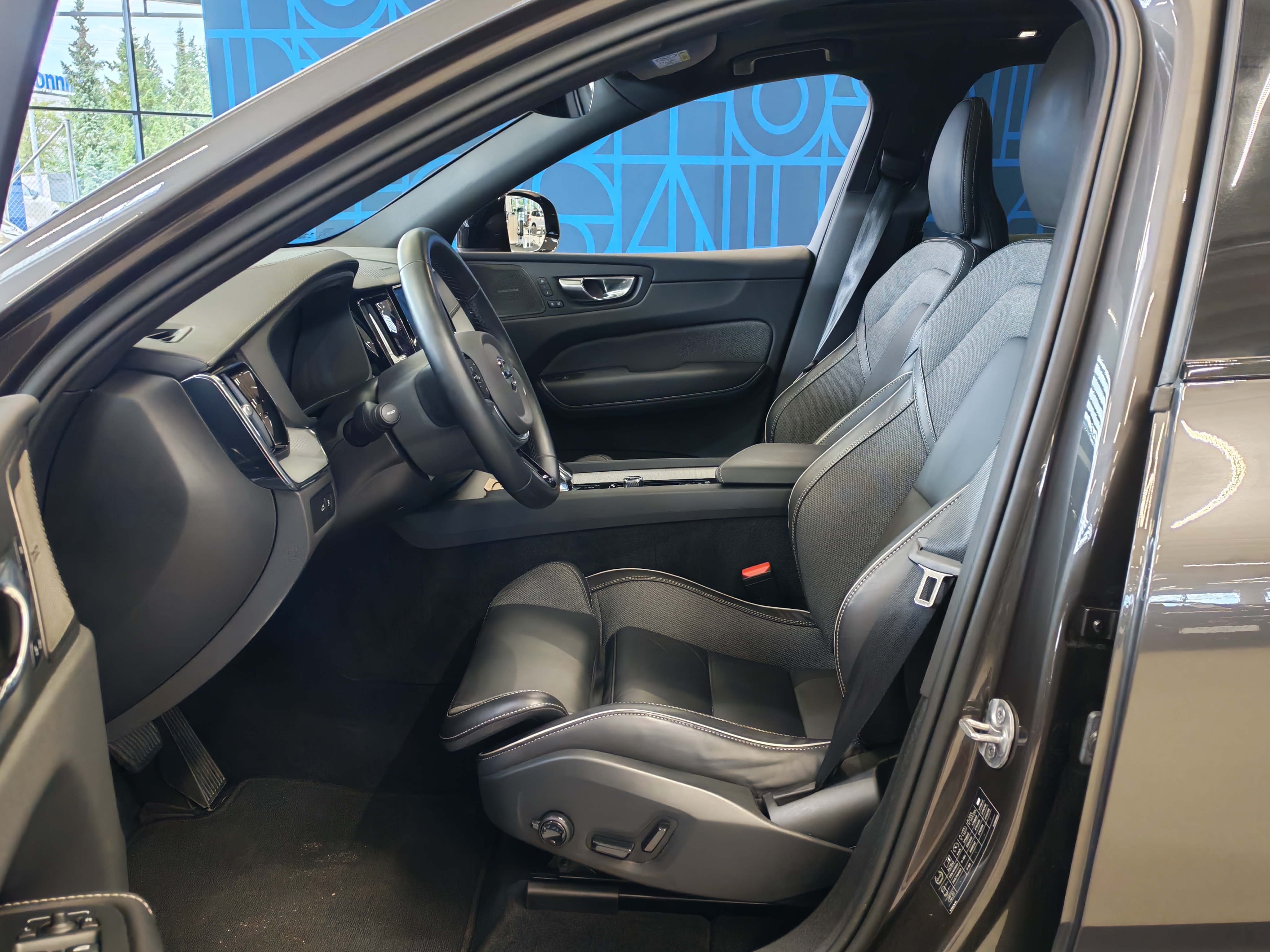 VOLVO XC60 2025