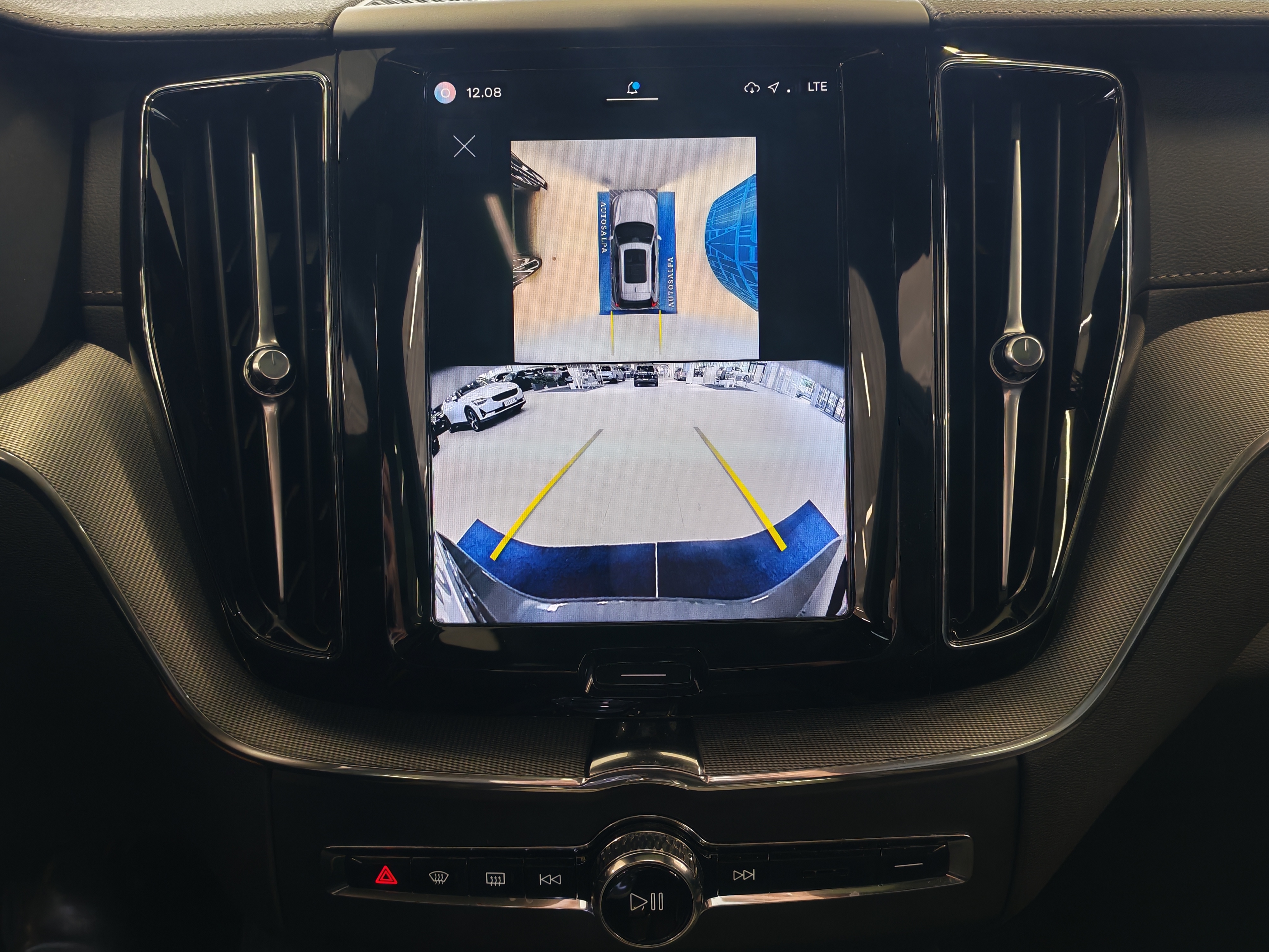 VOLVO XC60 2025