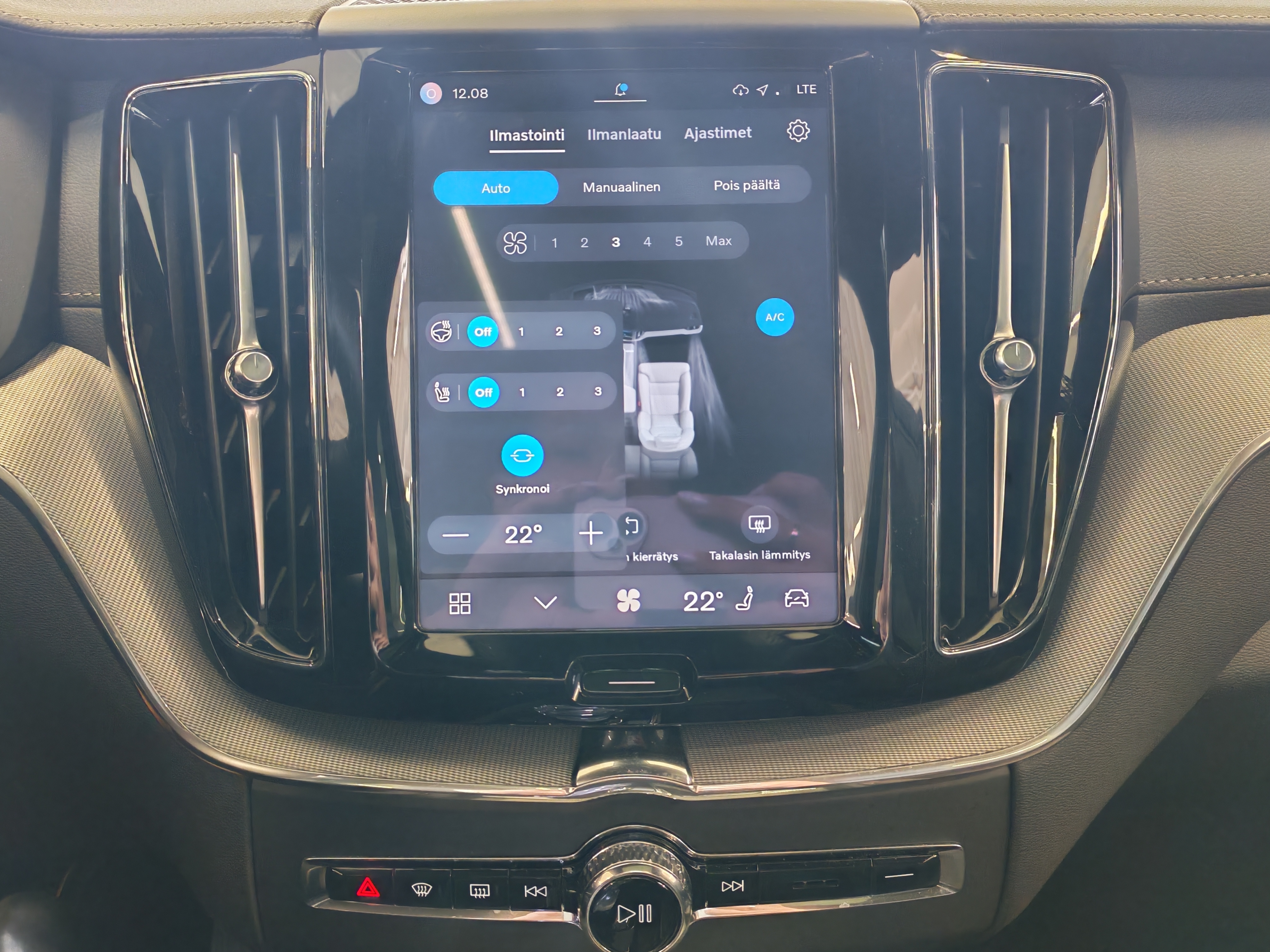 VOLVO XC60 2025