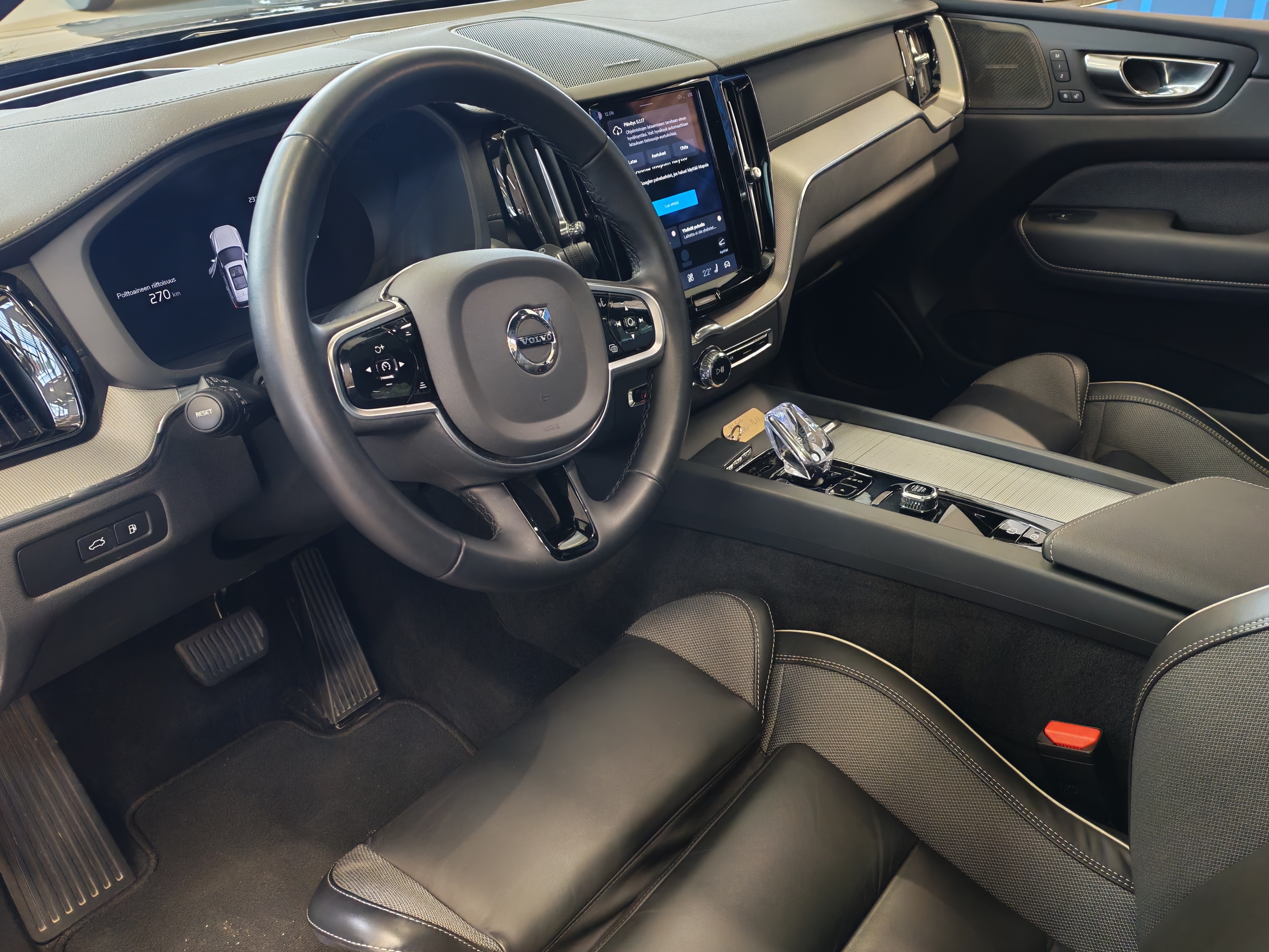 VOLVO XC60 2025