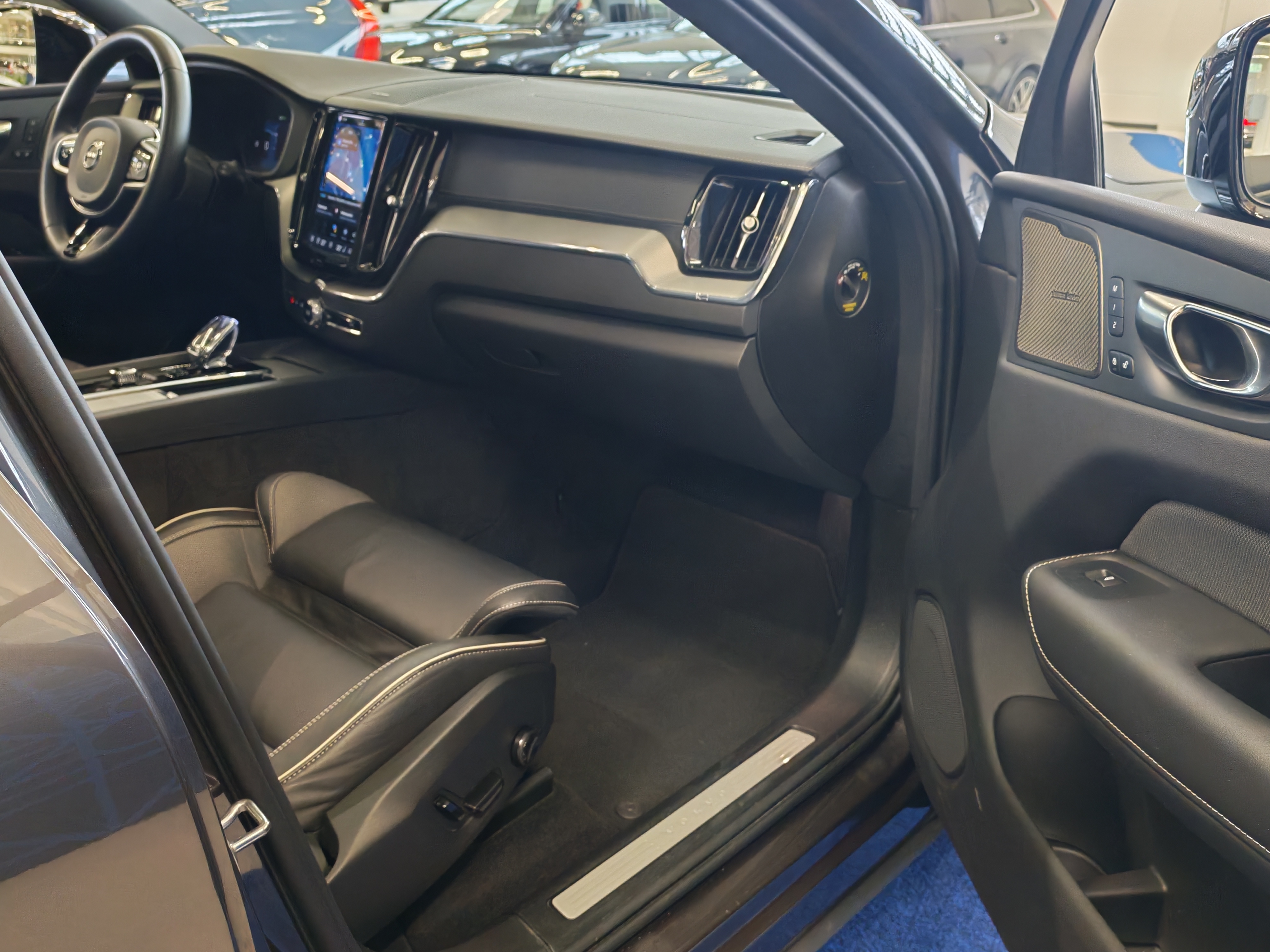 VOLVO XC60 2025