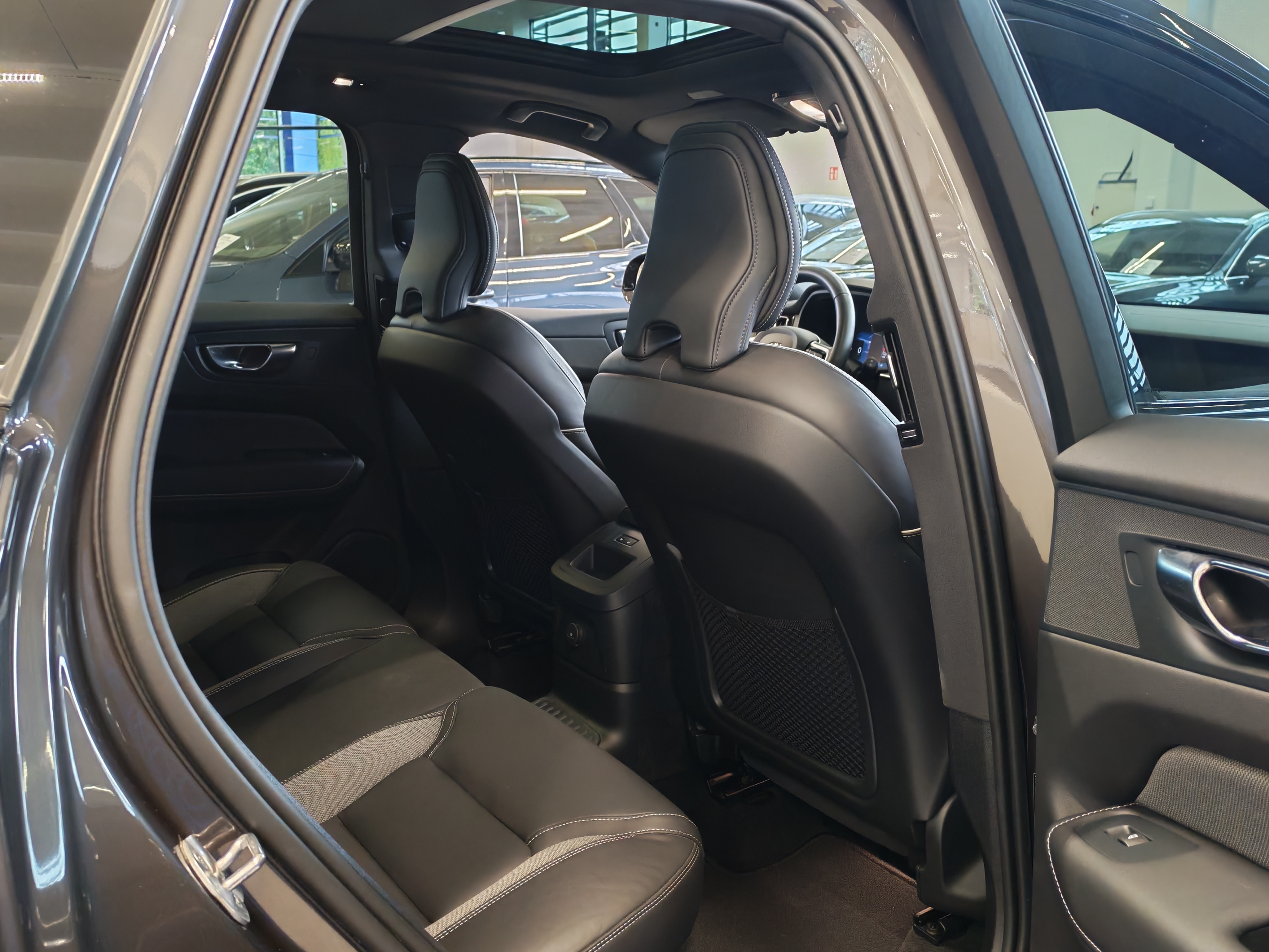 VOLVO XC60 2025
