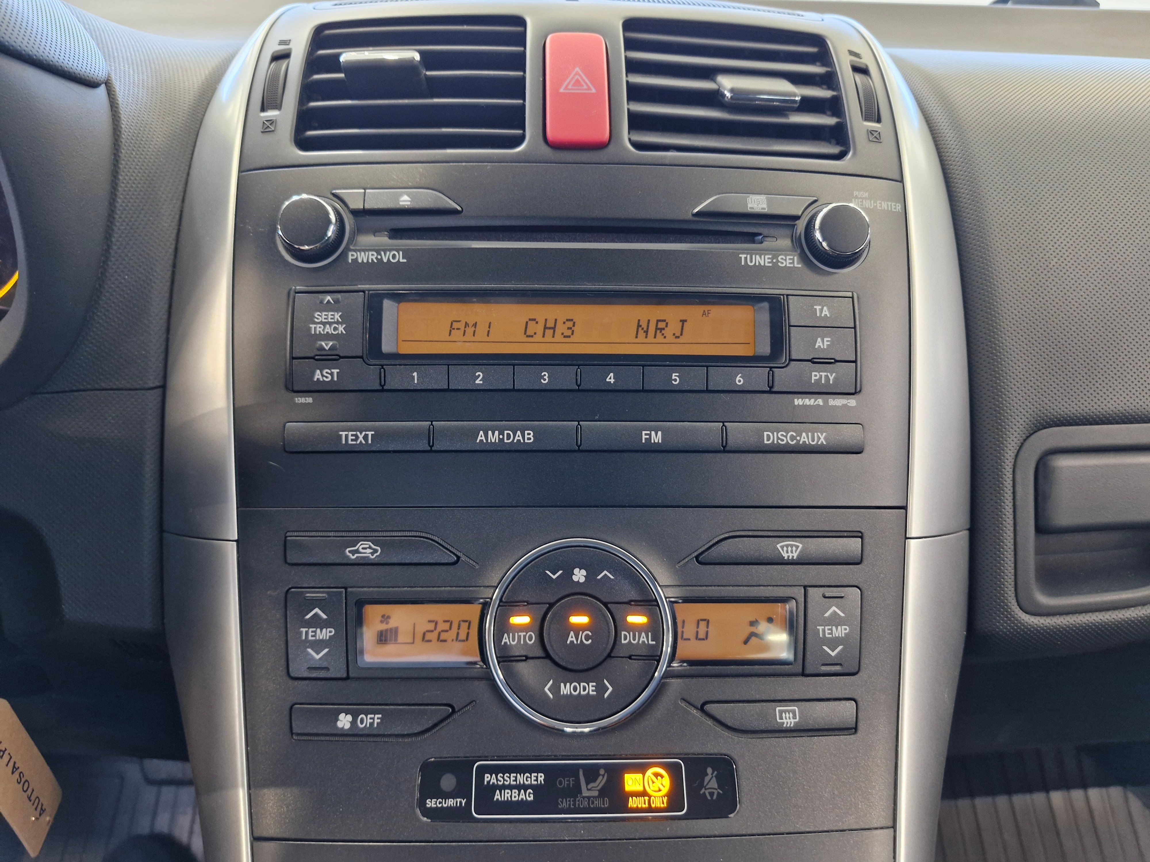 TOYOTA Auris 2011