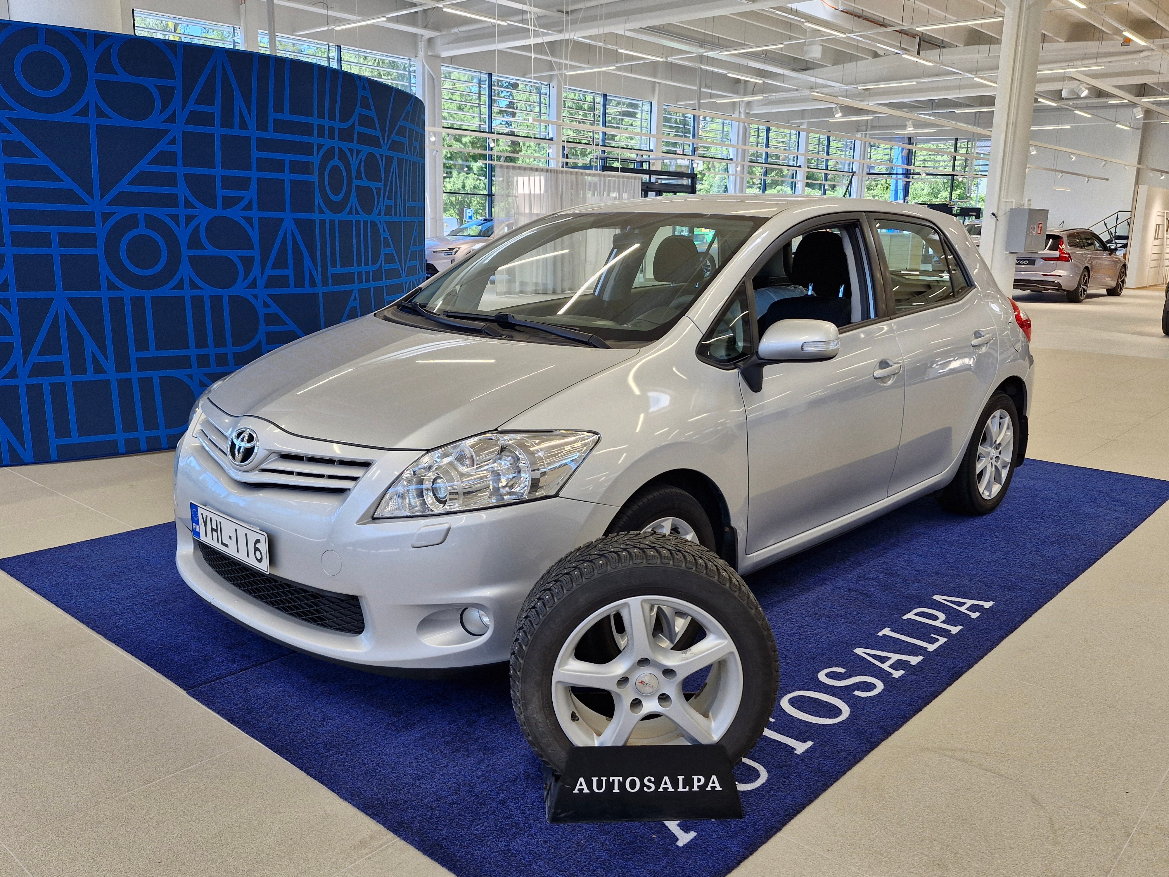 TOYOTA Auris 2011
