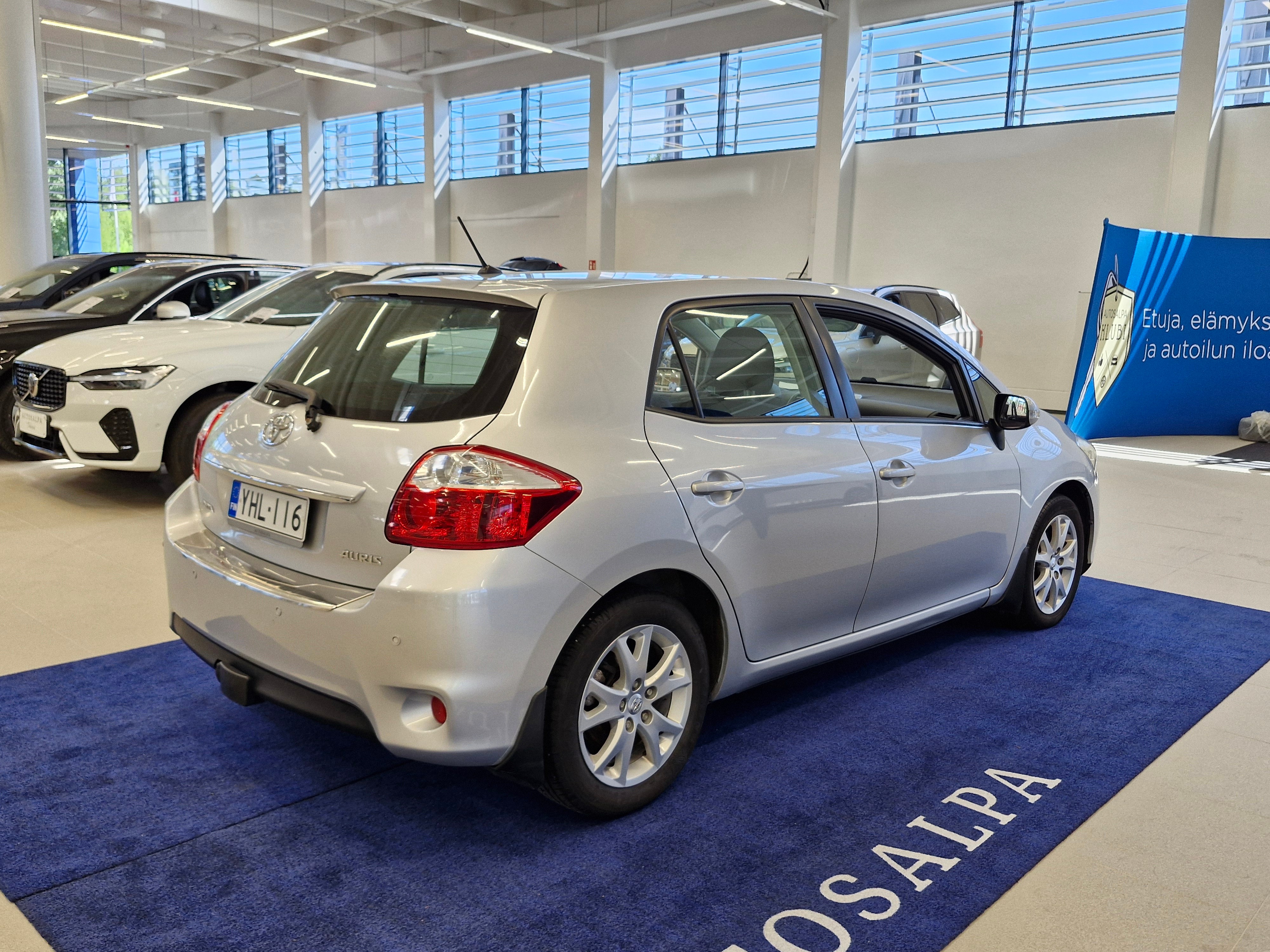 TOYOTA Auris 2011