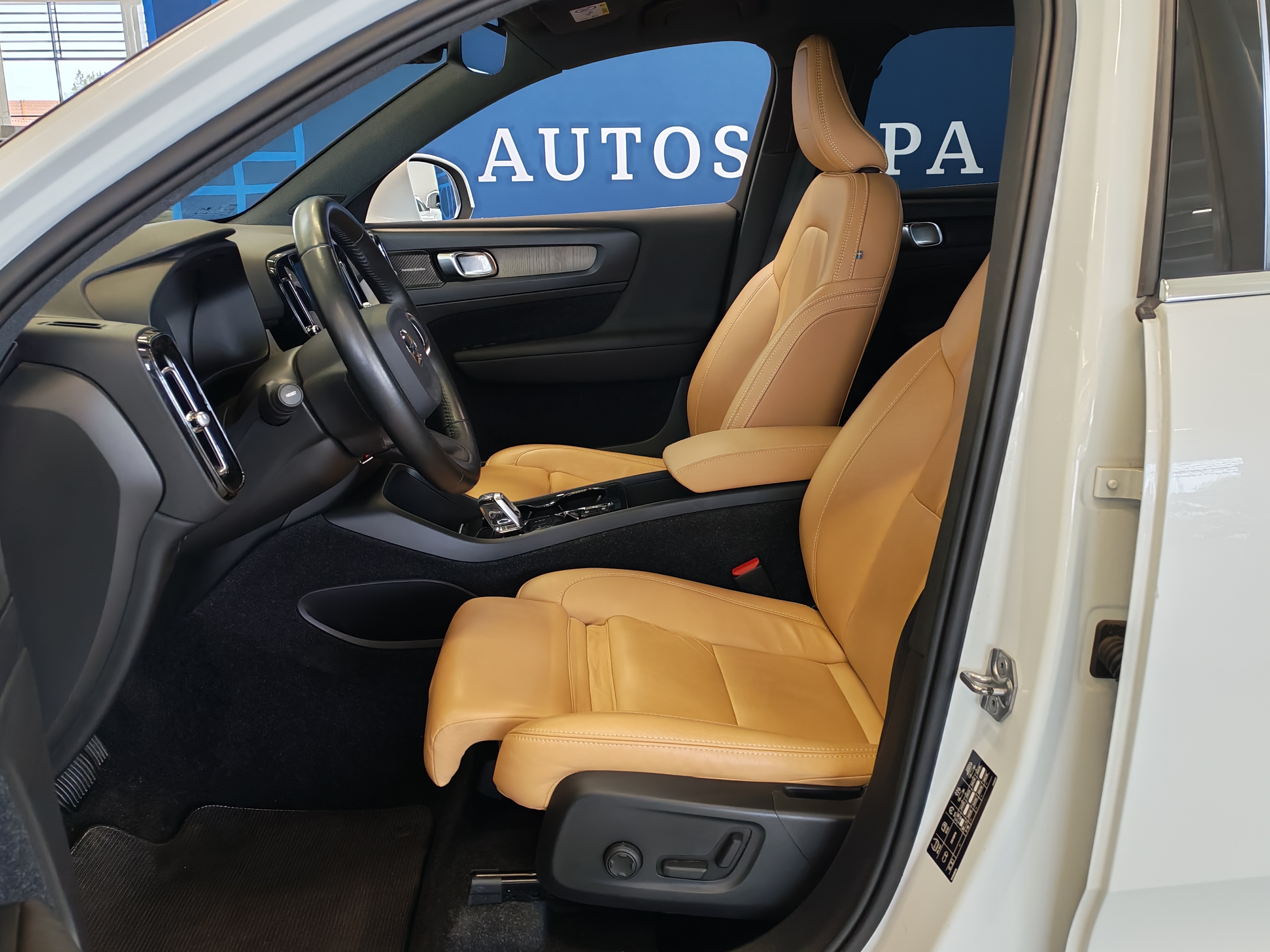 VOLVO XC40 2020