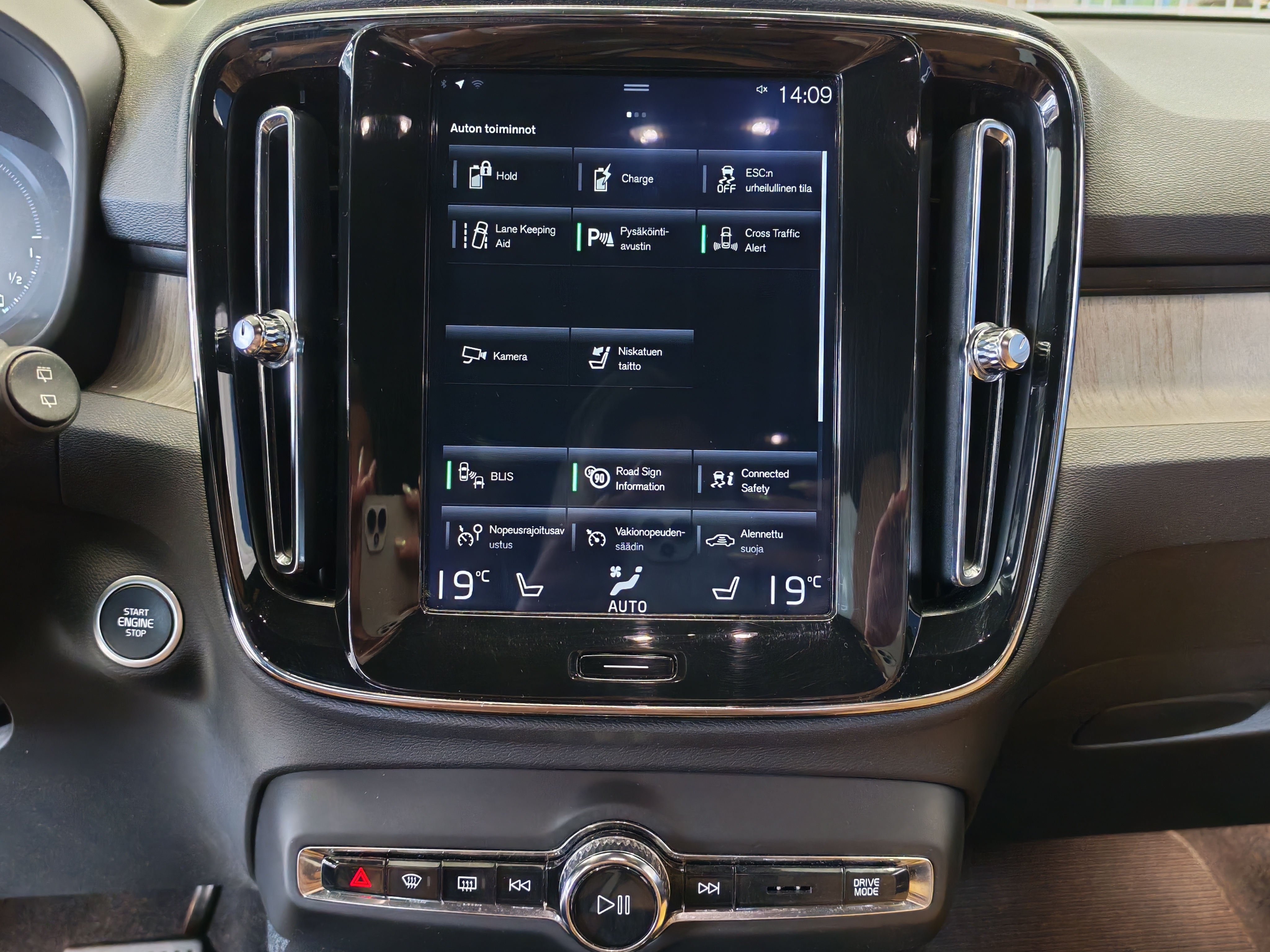 VOLVO XC40 2020