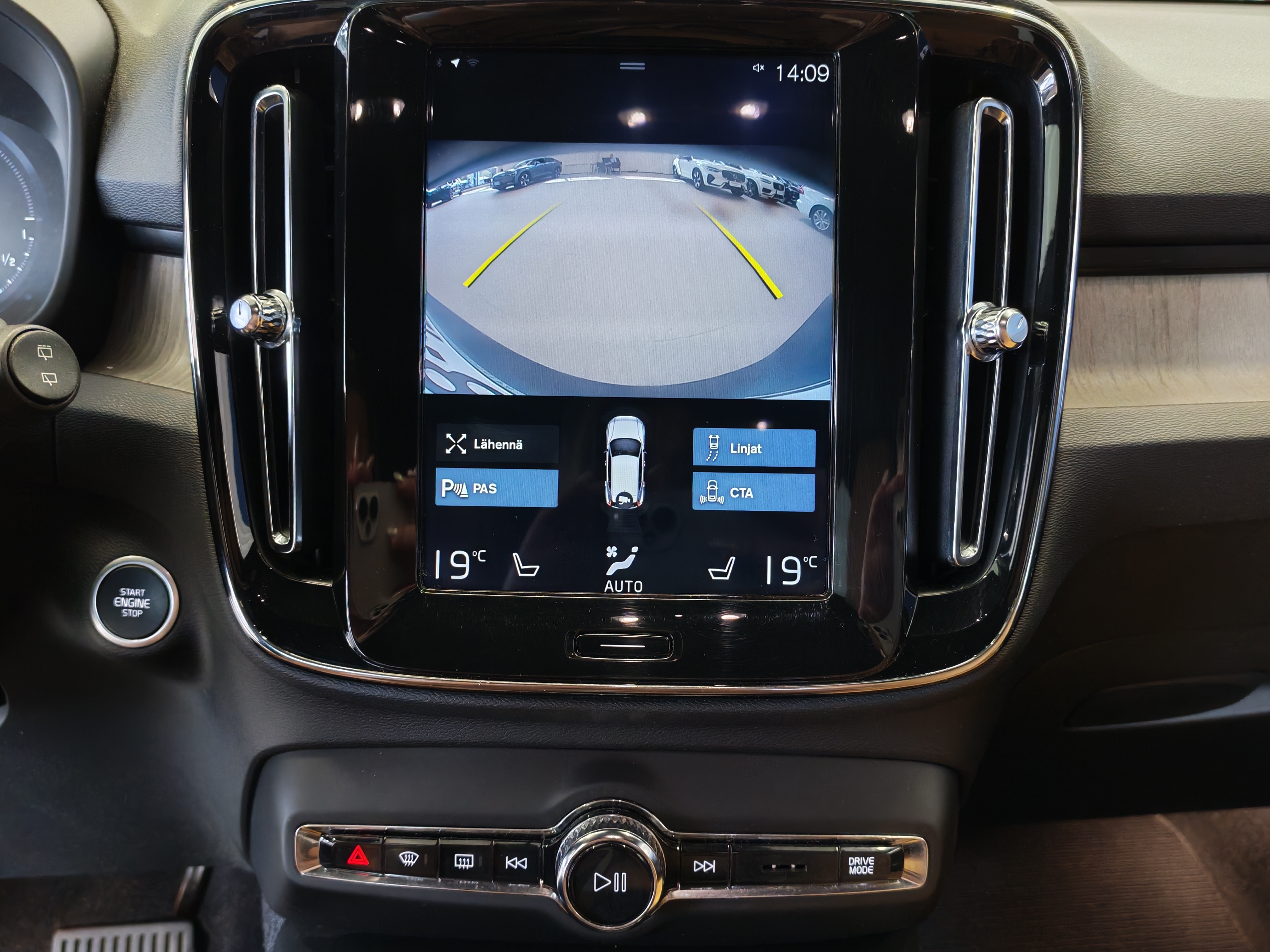 VOLVO XC40 2020