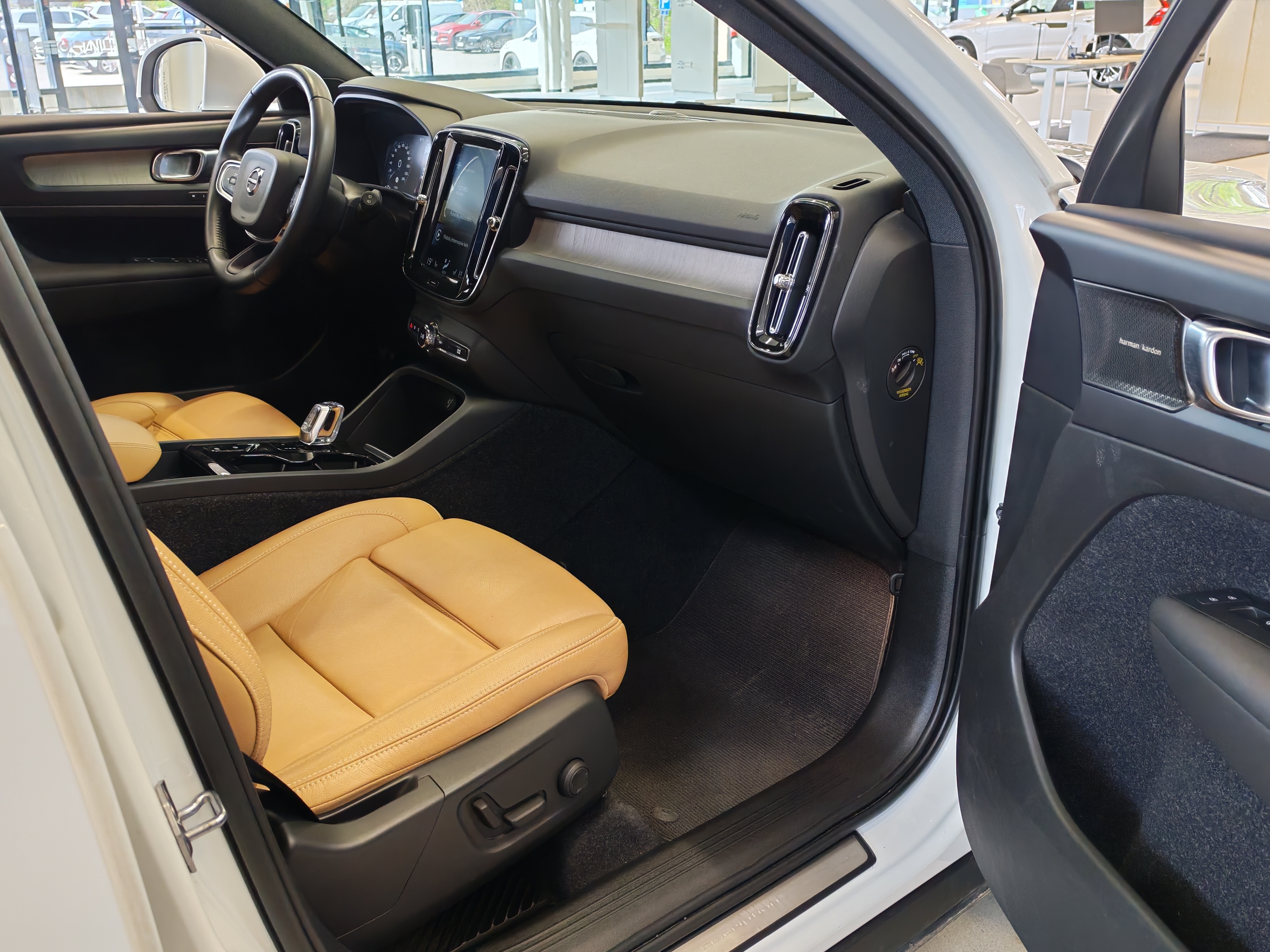 VOLVO XC40 2020