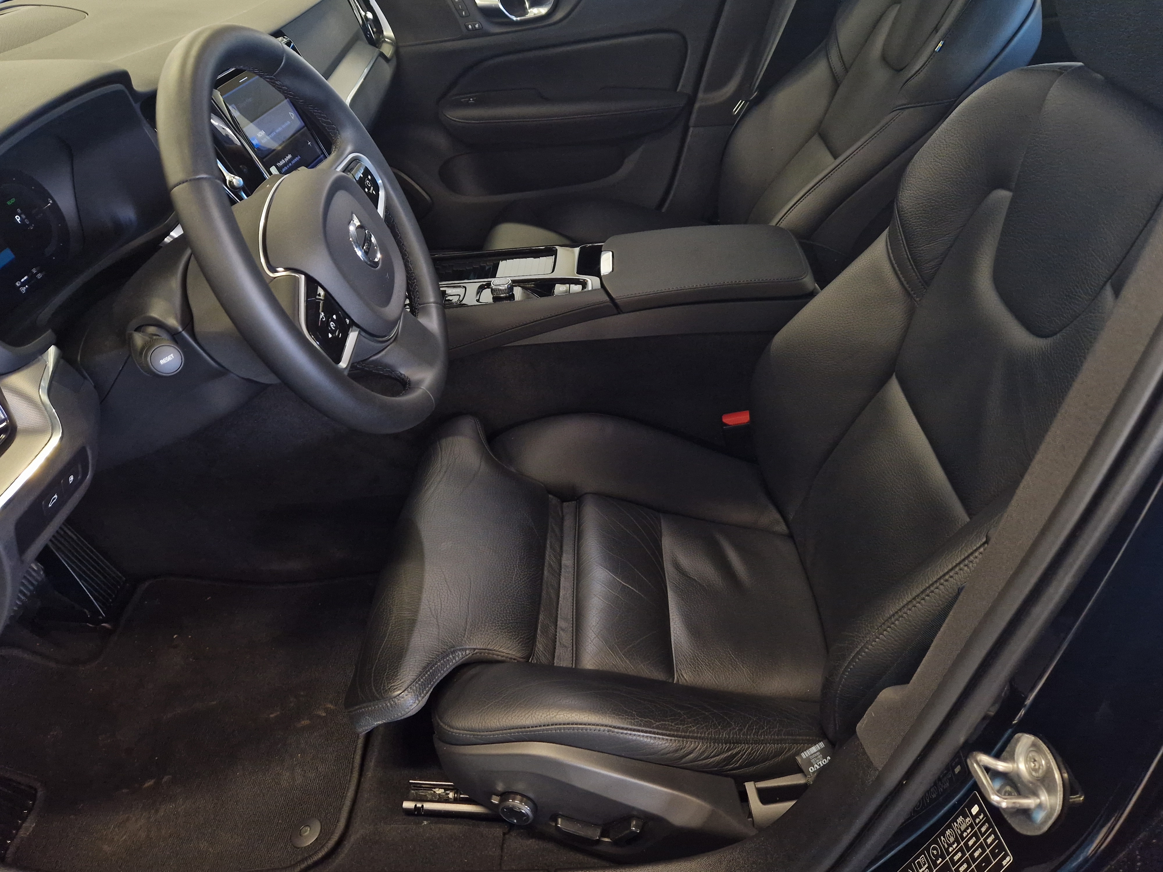 VOLVO S60 2023