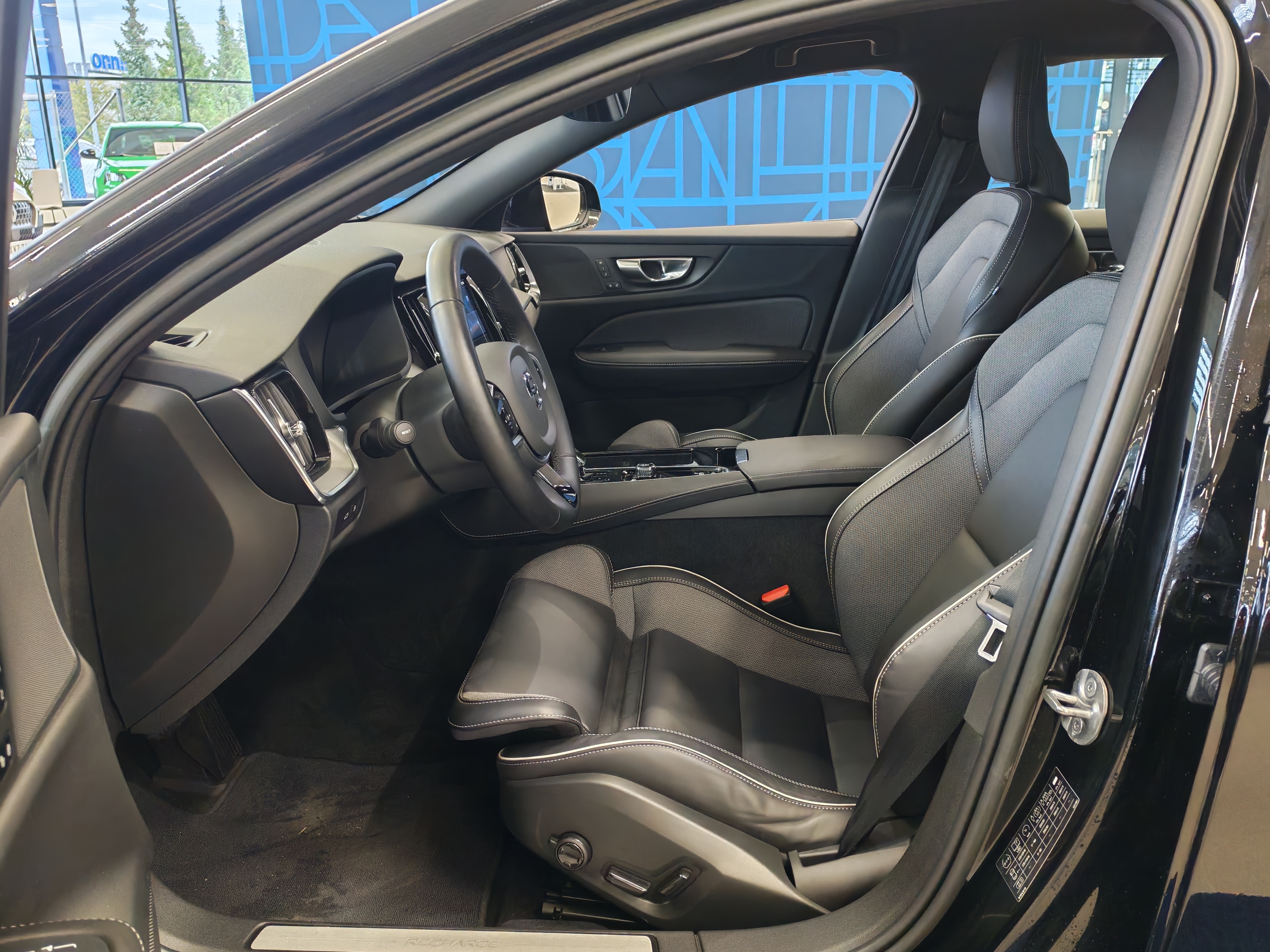 VOLVO V60 2023