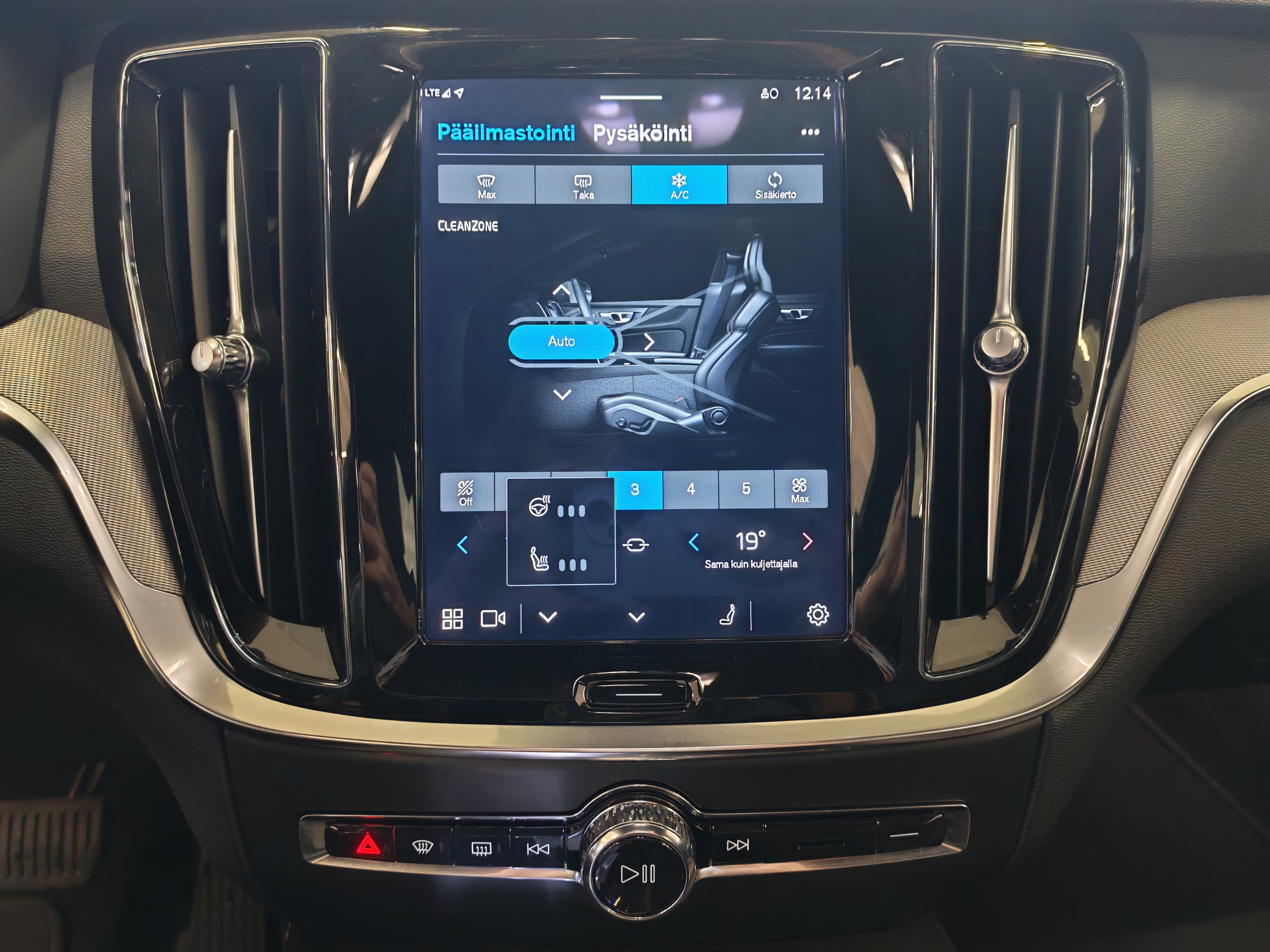 VOLVO V60 2023