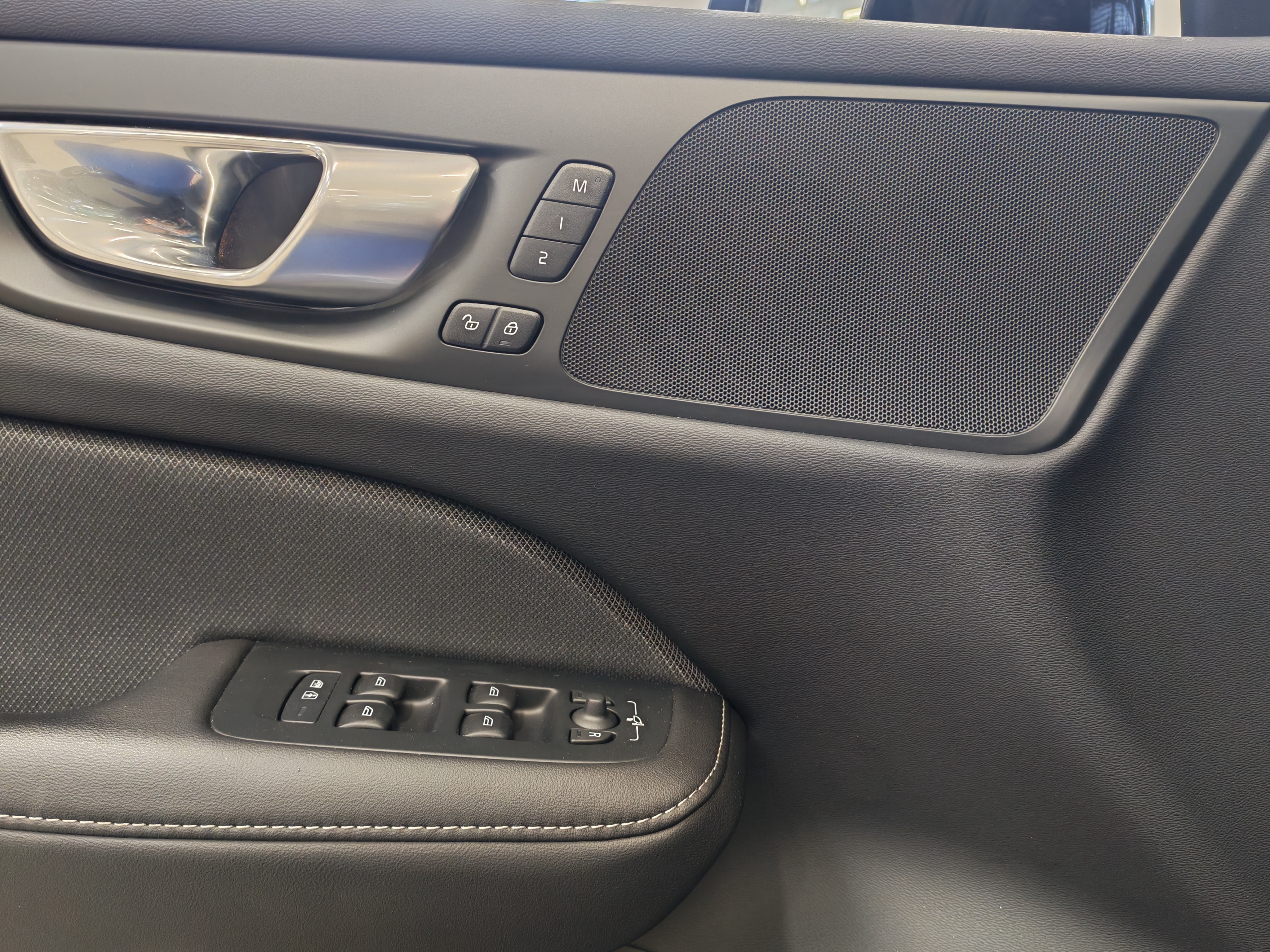 VOLVO V60 2023