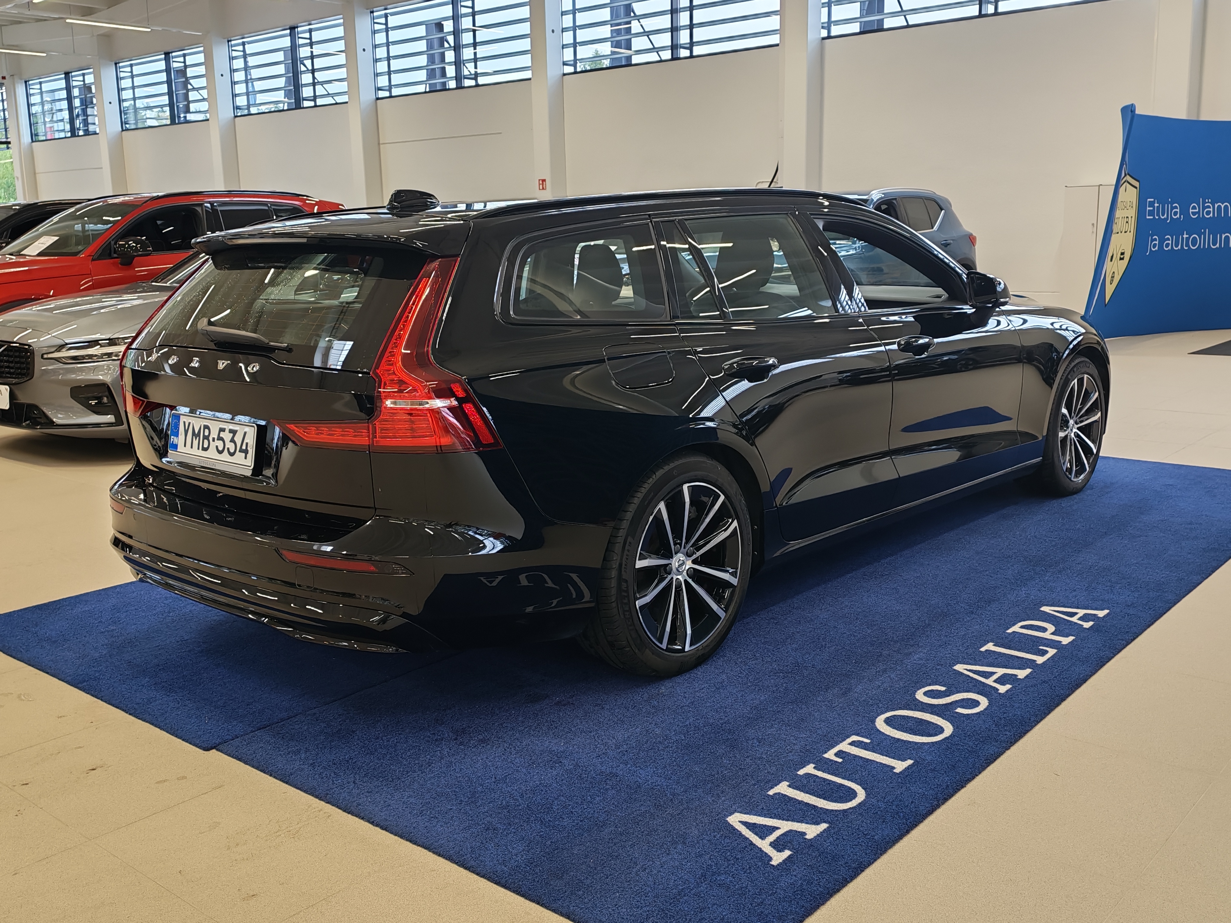 VOLVO V60 2023