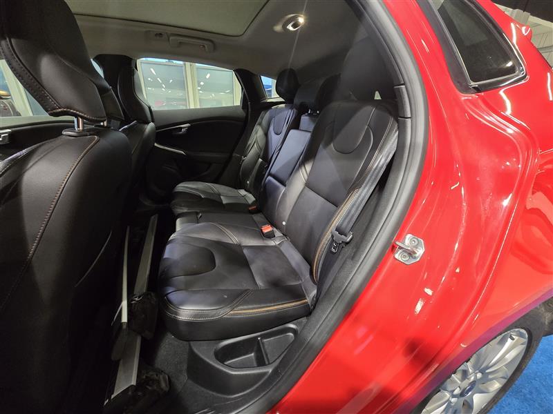 VOLVO V40 Cross Country 2016