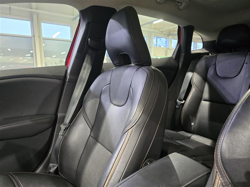 VOLVO V40 Cross Country 2016