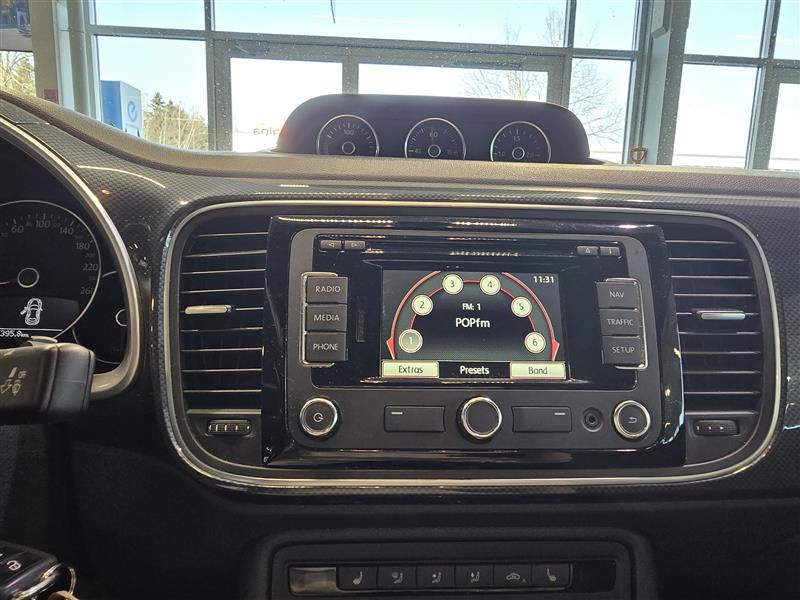 VOLKSWAGEN Beetle 2012