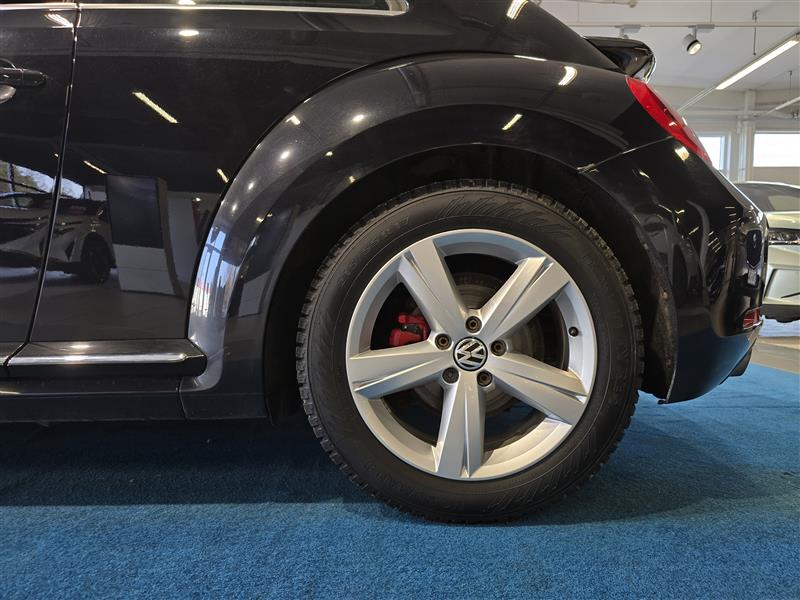 VOLKSWAGEN Beetle 2012