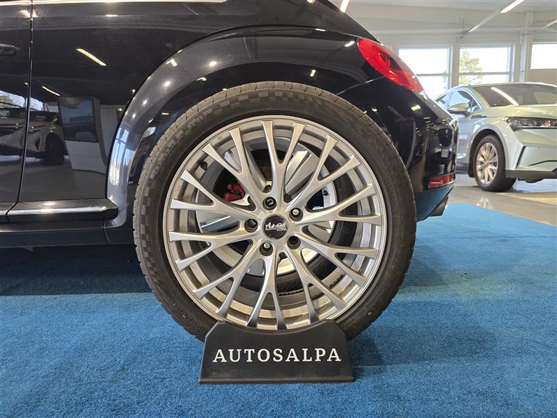 VOLKSWAGEN Beetle 2012