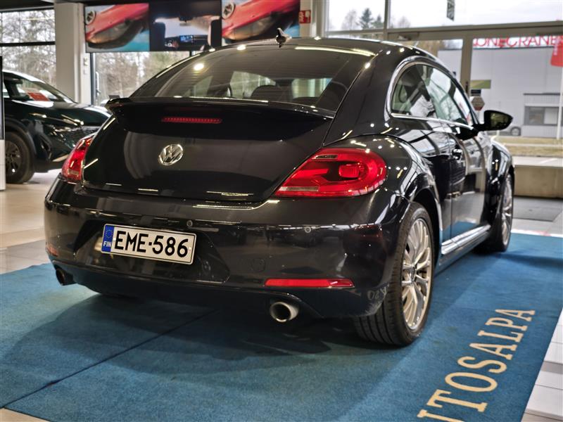 VOLKSWAGEN Beetle 2012