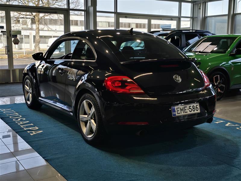 VOLKSWAGEN Beetle 2012