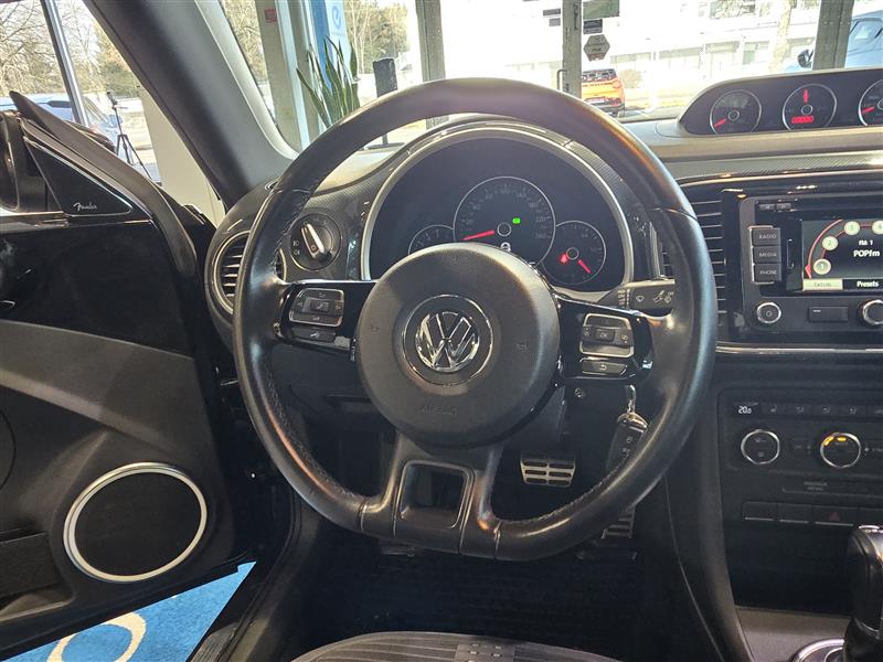 VOLKSWAGEN Beetle 2012