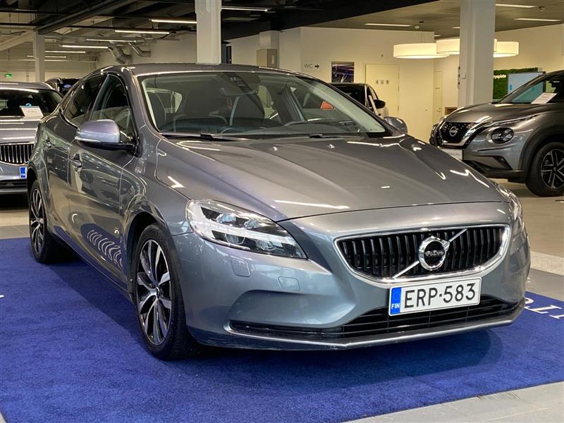 VOLVO V40 2019