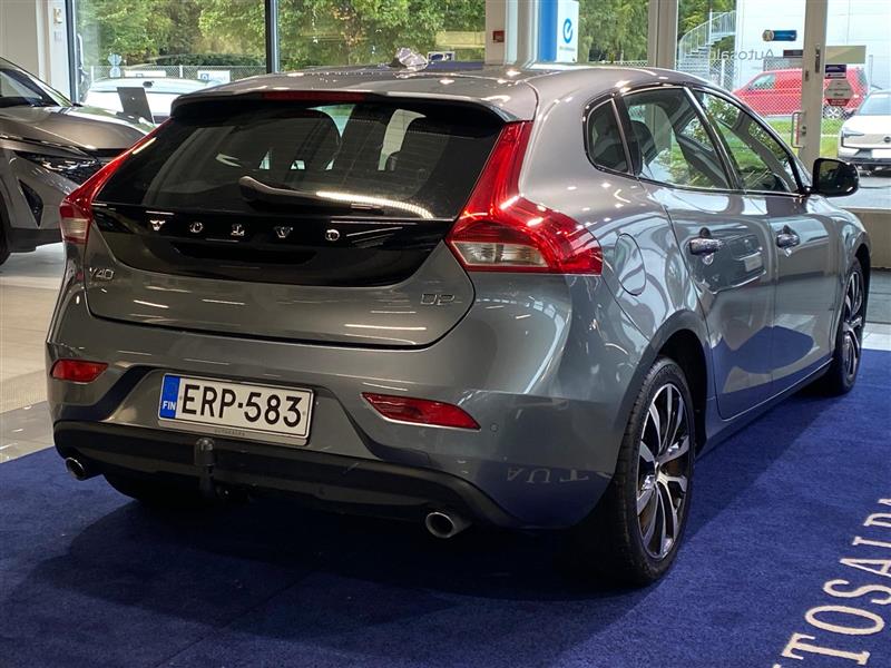 VOLVO V40 2019