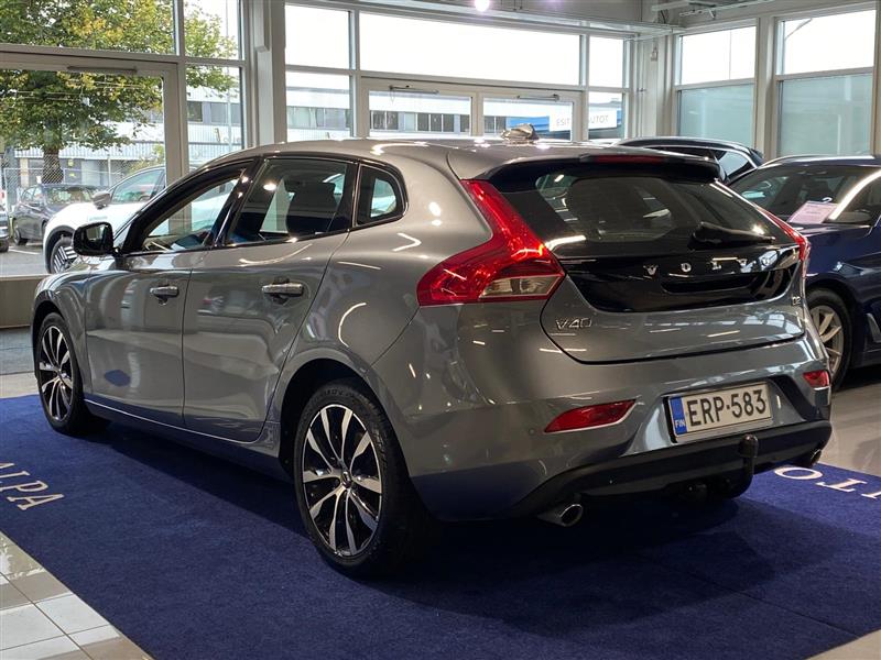 VOLVO V40 2019