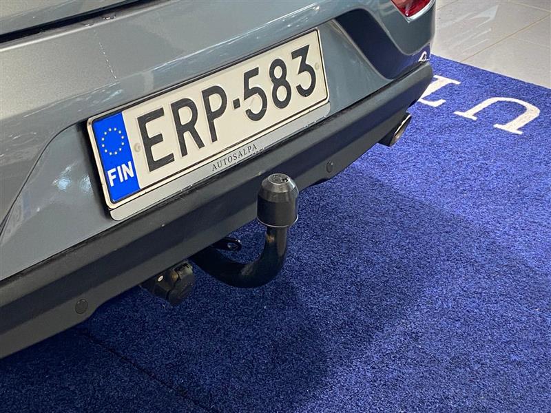 VOLVO V40 2019