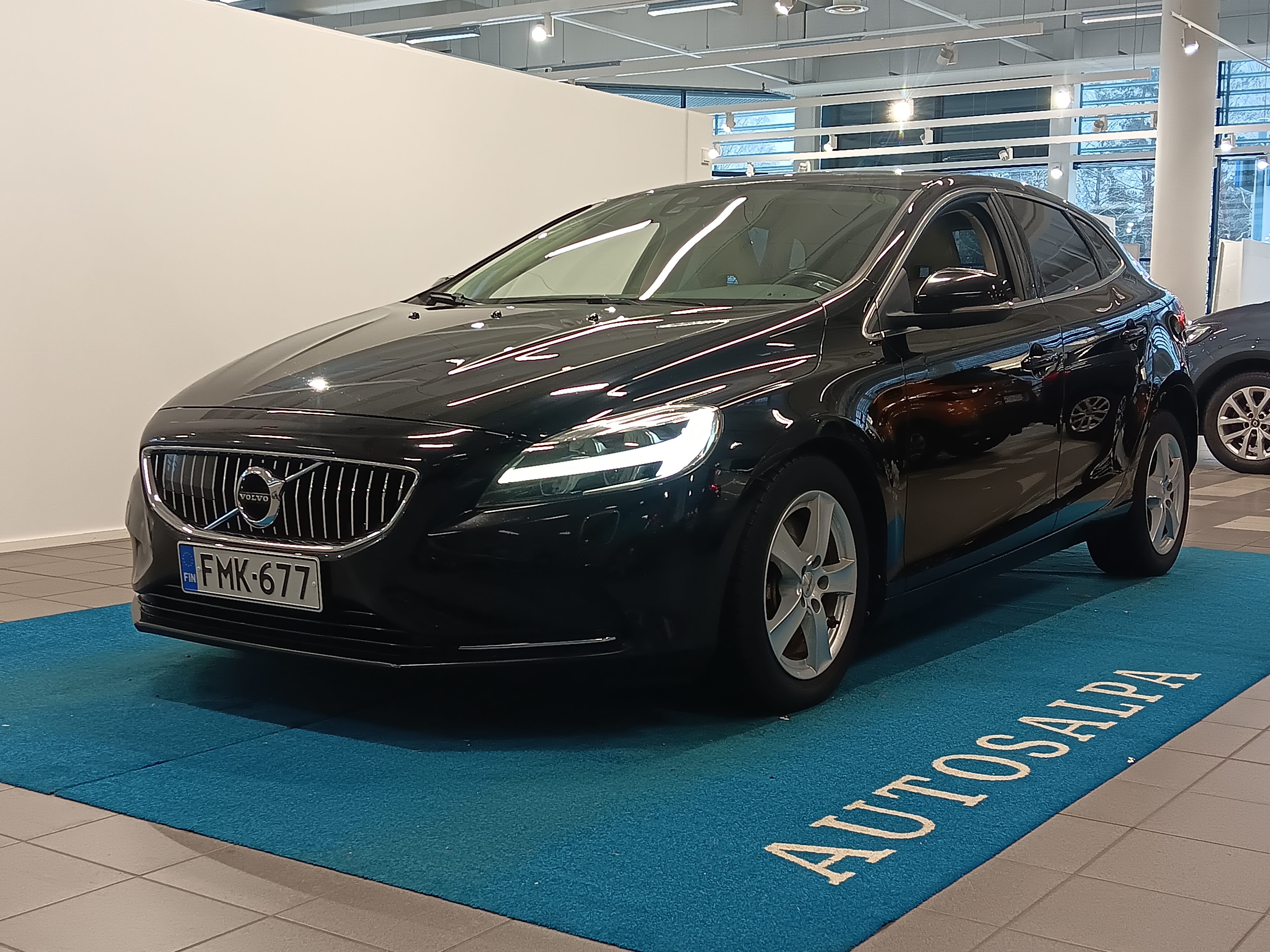 VOLVO V40 2017