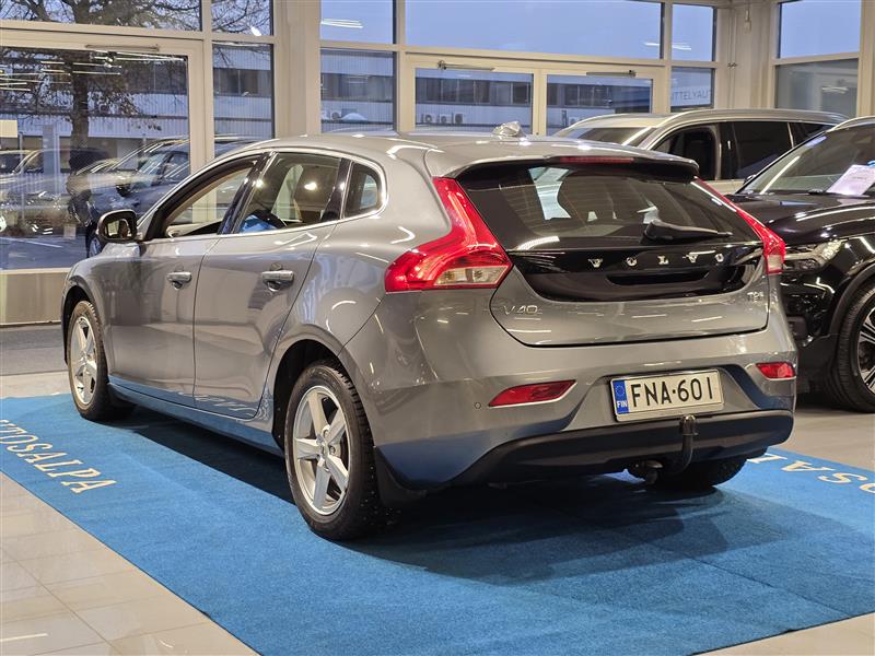 VOLVO V40 2018