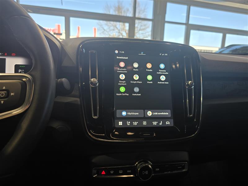VOLVO C40 2024