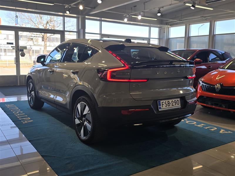 VOLVO C40 2024